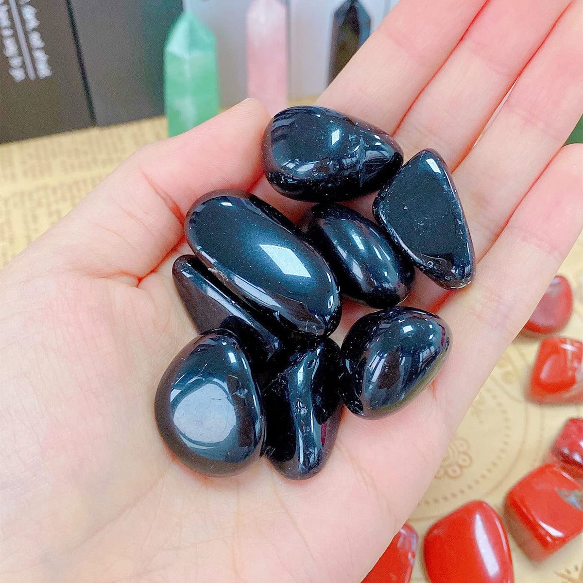 QINJIEJIE Black Obsidian Crystals Polished Stones Bulk 0.6-1" Natural Stone Tumbled Reiki Healing Crystal for Succulents Plants Vase Filler Decoration Bulk 0.45 LBS