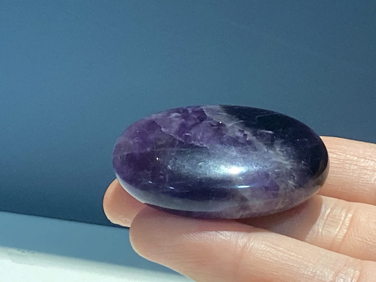 Amethyst Thumb Healing Crystals Stones Sets Hand Carved Stones Gemstone Pocket Natural Stone Meditation Reiki Energy Oval Palm Stone Worry Stone for Anxiety Therapy