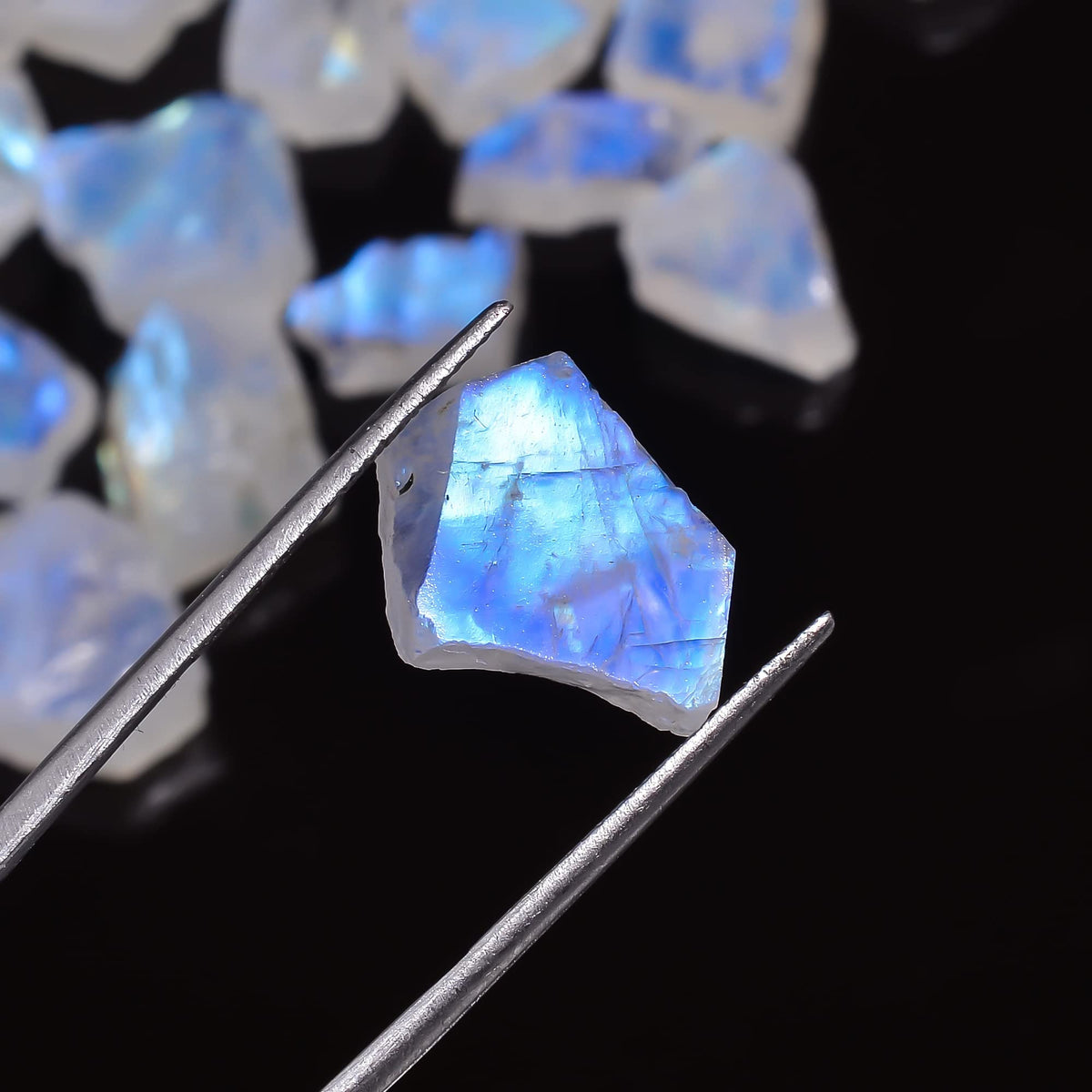 Gemkora 50 cts, 4-6pcs, Natural Rainbow Moonstone Rough Gemstone, Raw Crystals, Moonstone Rock, Jewelry Making Supplies, Chakra Healing Crafts & DIY Stone [12-16mm]