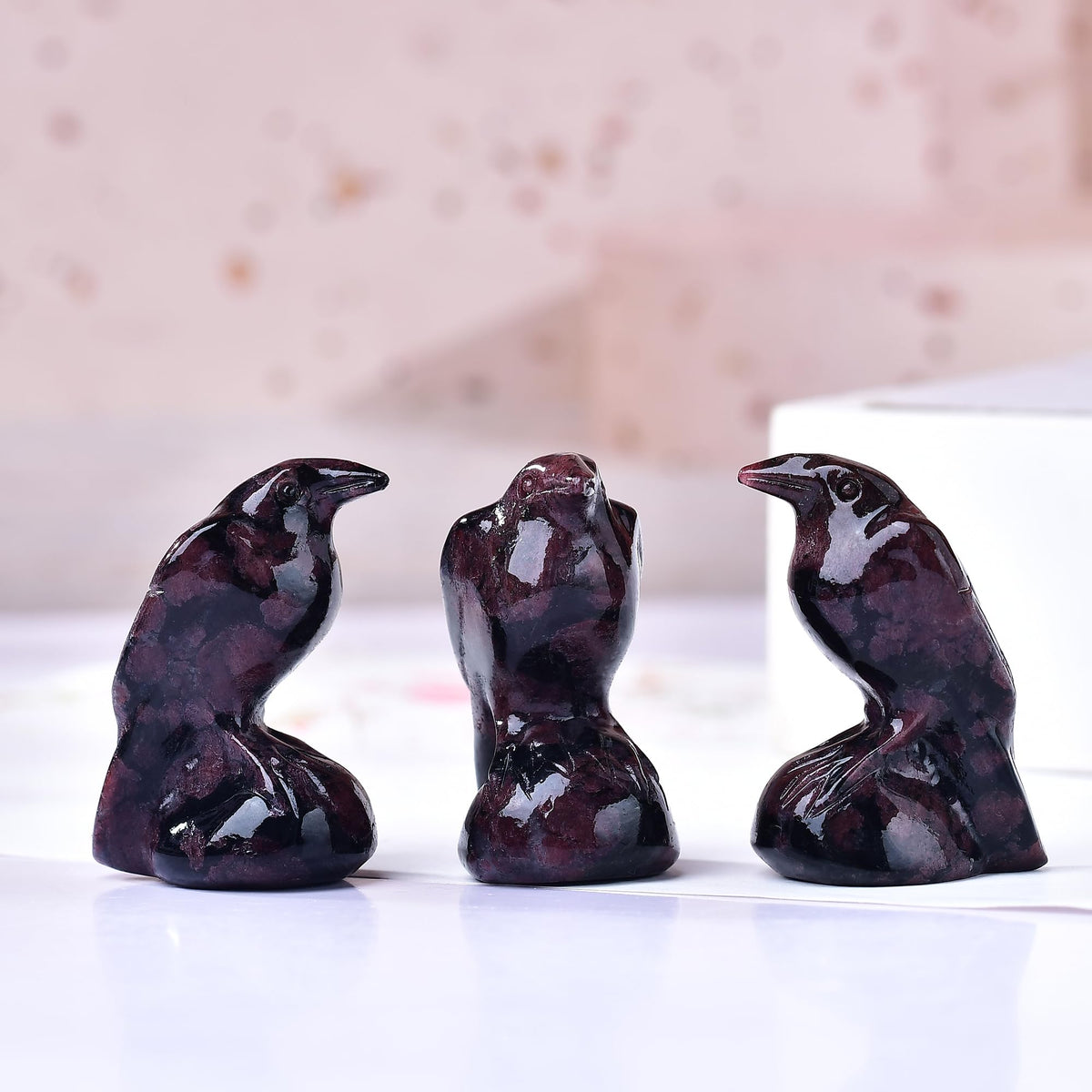 WUYOUSHI Natural Garnet Crystal Raven Statue 2" Healing Crystal Handmade Sculpture Lucky Guardian Pocket Statues Reiki Meditation Office Home Decoration Gift