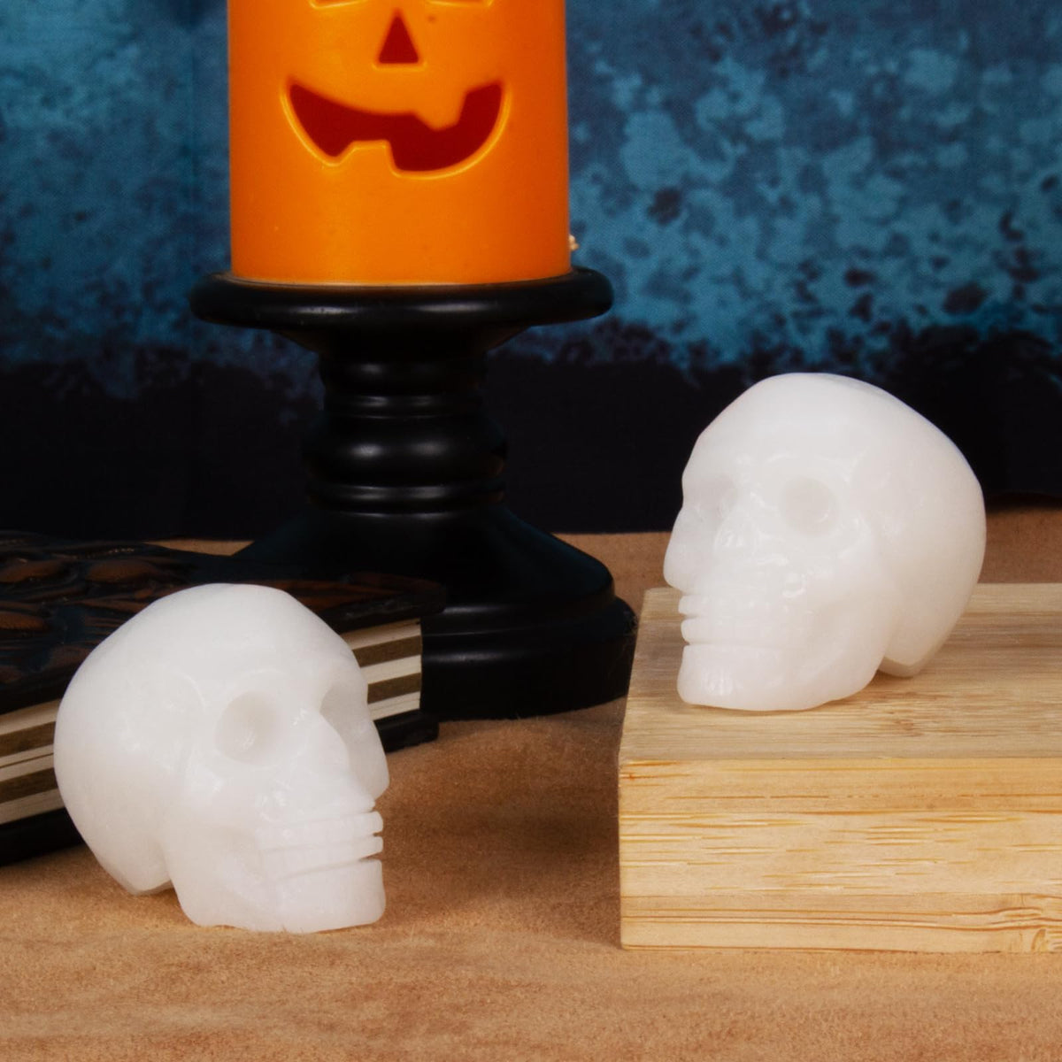 Hguxmcu White Jade Crystal Skull, 1.4 Inch Miniature Hand Carved Reiki Healing Pocket Stone, Small Collectible Skull Figurine for Altar Home Office Decor, Crystal Statue Meditation Gift for Men Women