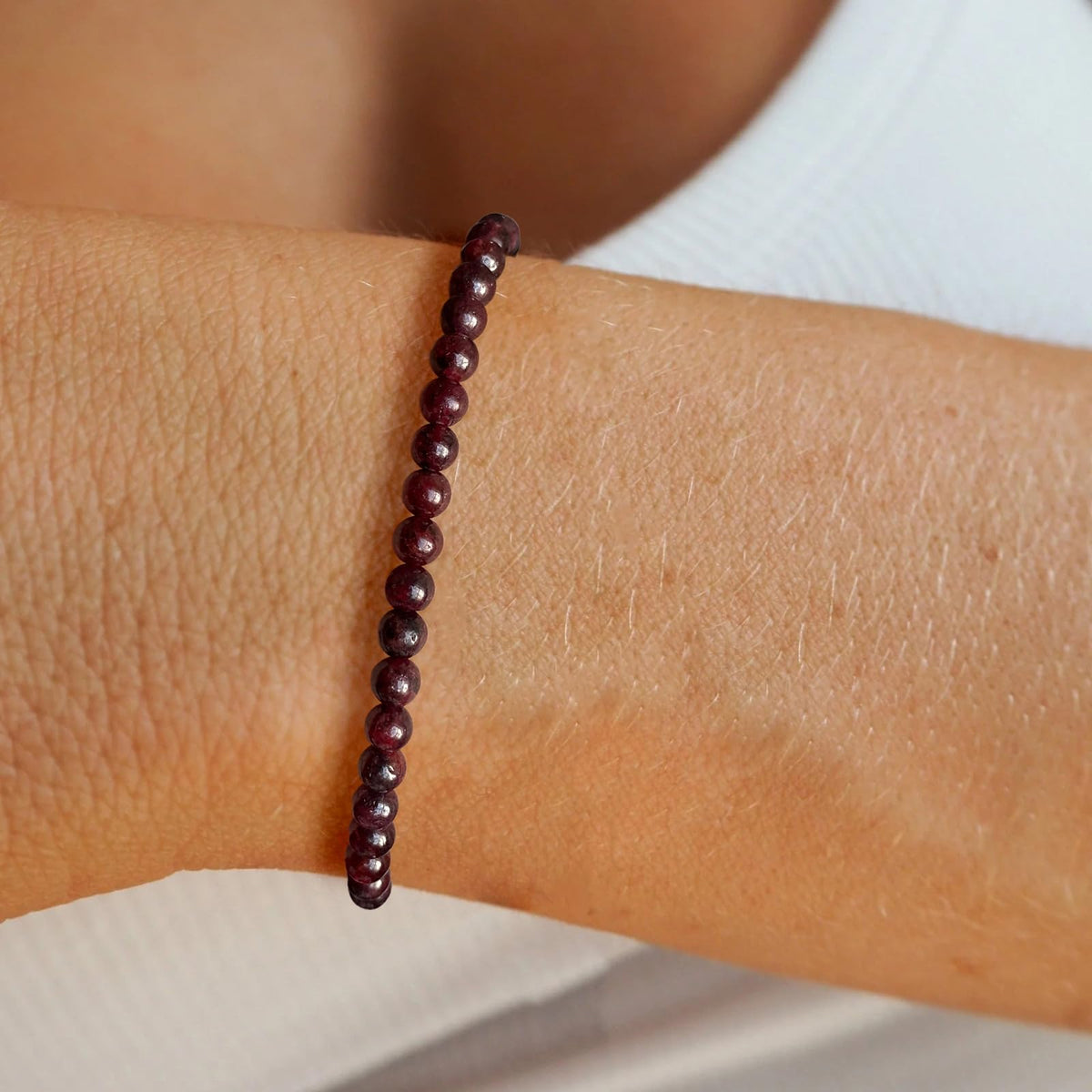 Bolinailo Crystal Beaded Bracelets for Women 4mm Garnet Bead Handmade Gemstone Stretch Elastic Bracelet Natural Stone Crystal Healing Reiki Spiritual Jewelry Gifts