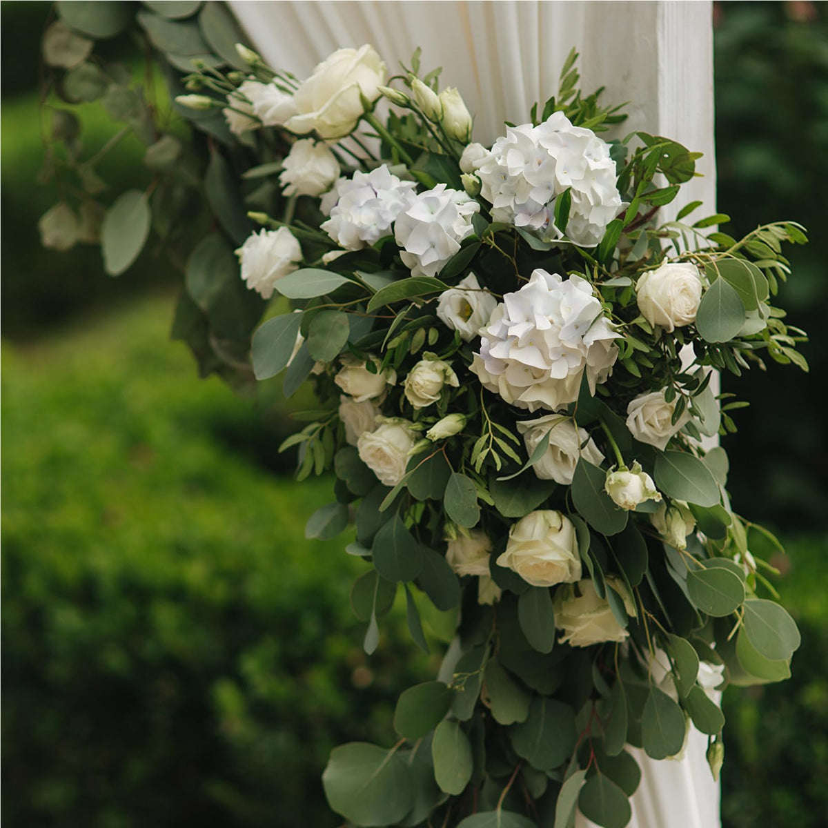 Auihiay 26 Pieces Hydrangea Artificial Flowers Silk Hydrangea Flowers Artificial Flowers Heads with Stems for Home Wedding Party Decorations (Ivory)