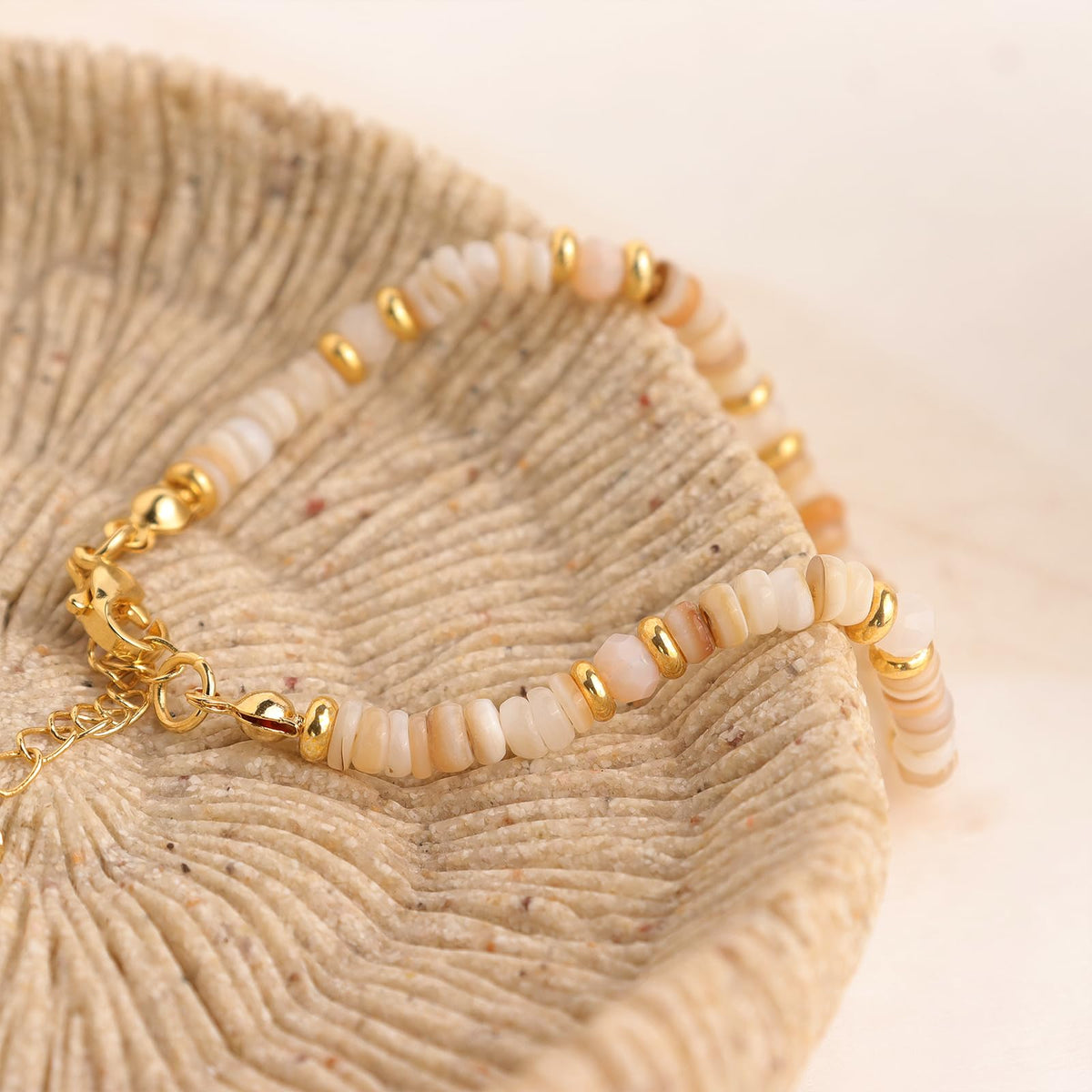 Frigotine Gold Gemstone Agate Beaded Bracelets for Women, Trendy Boho Handmade Crystal Natural Stone Seed Beads Chakra Bracelet Summer Beach Bohemian Jewelry Gift