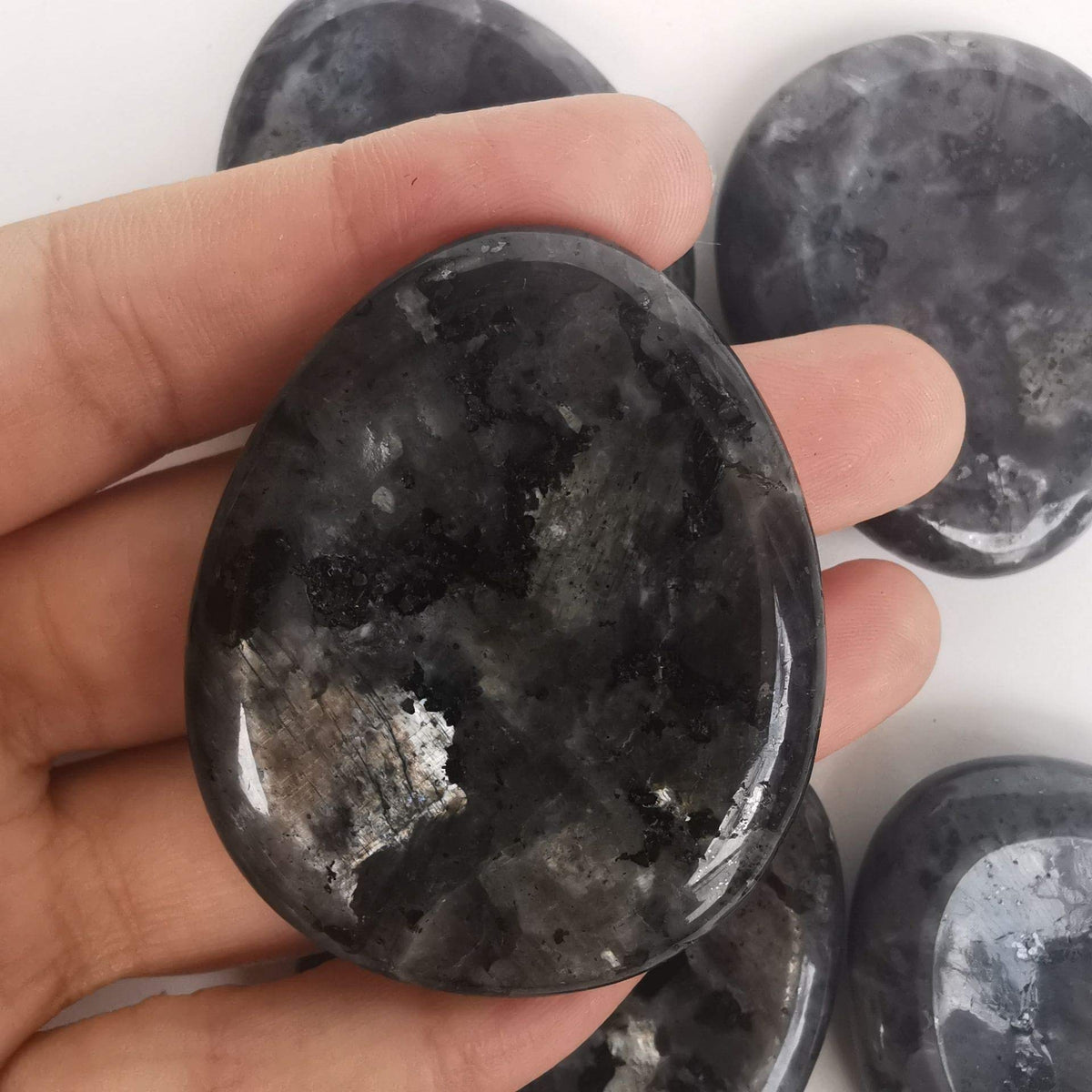 Loveliome White Howlite Turquoise and Black LabradoriteThumb Worry Stone, Stress Relax Healing Reiki Crystal Pocket Palm Stones,Pack of 2