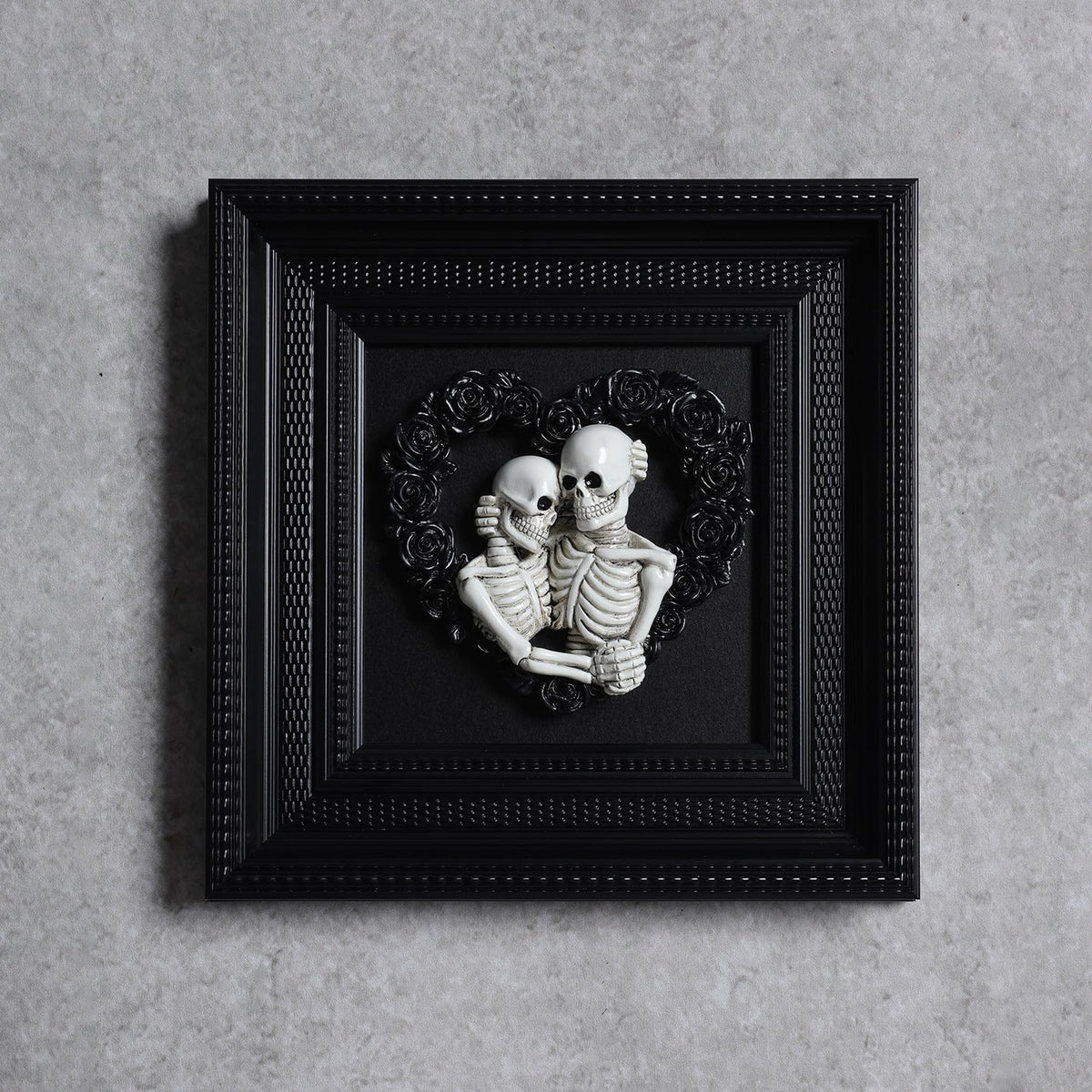 Skeleton Couple Hugging 3d Wall Sculpture Love Never Dies Black Wedding Roses Heart Wreath with Black Framed for Home Decor Accents, Living Room, Entryway Wall Art, Gothic Wall Decor