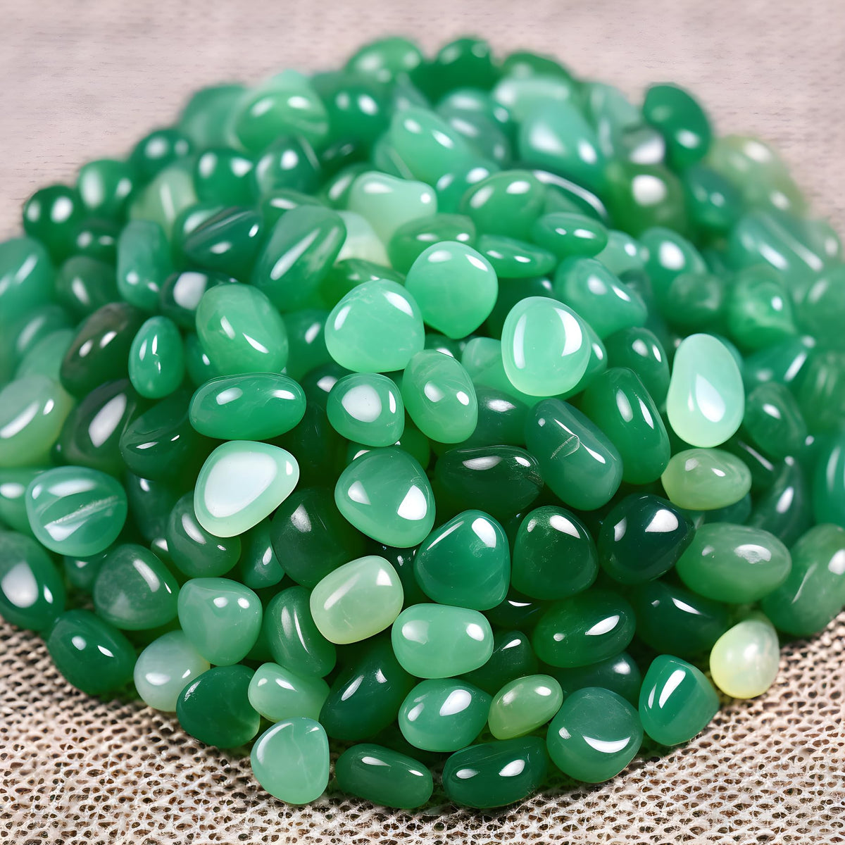 SigMntun Polished Aventurine Crystal Chips 200 Pcs - 0.3" 10 oz Tumbled Stone Chips Crushed Sea Glass Stones Healing Reiki Crystal Jewelry Making Home Decoration