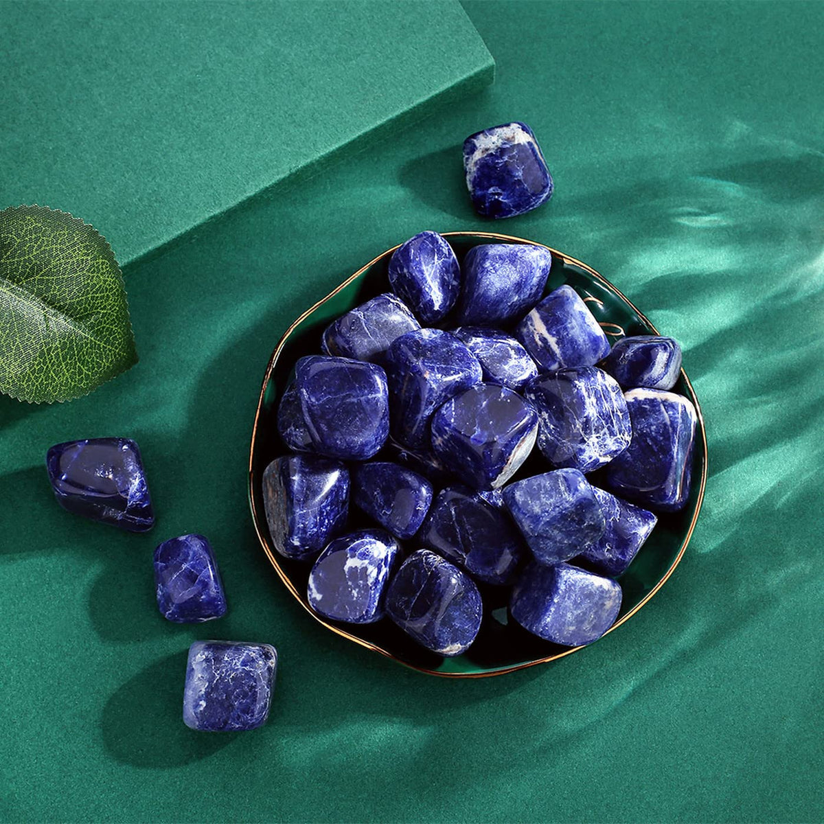 QINJIEJIE Bleu Sodalite Crystals Brazilian Polished Stone 0.6-1" Natural Irregular Stone Tumbled Reiki Healing Crystal for Succulents Plants Vase Filler Decoration Bulk 0.45 LBS