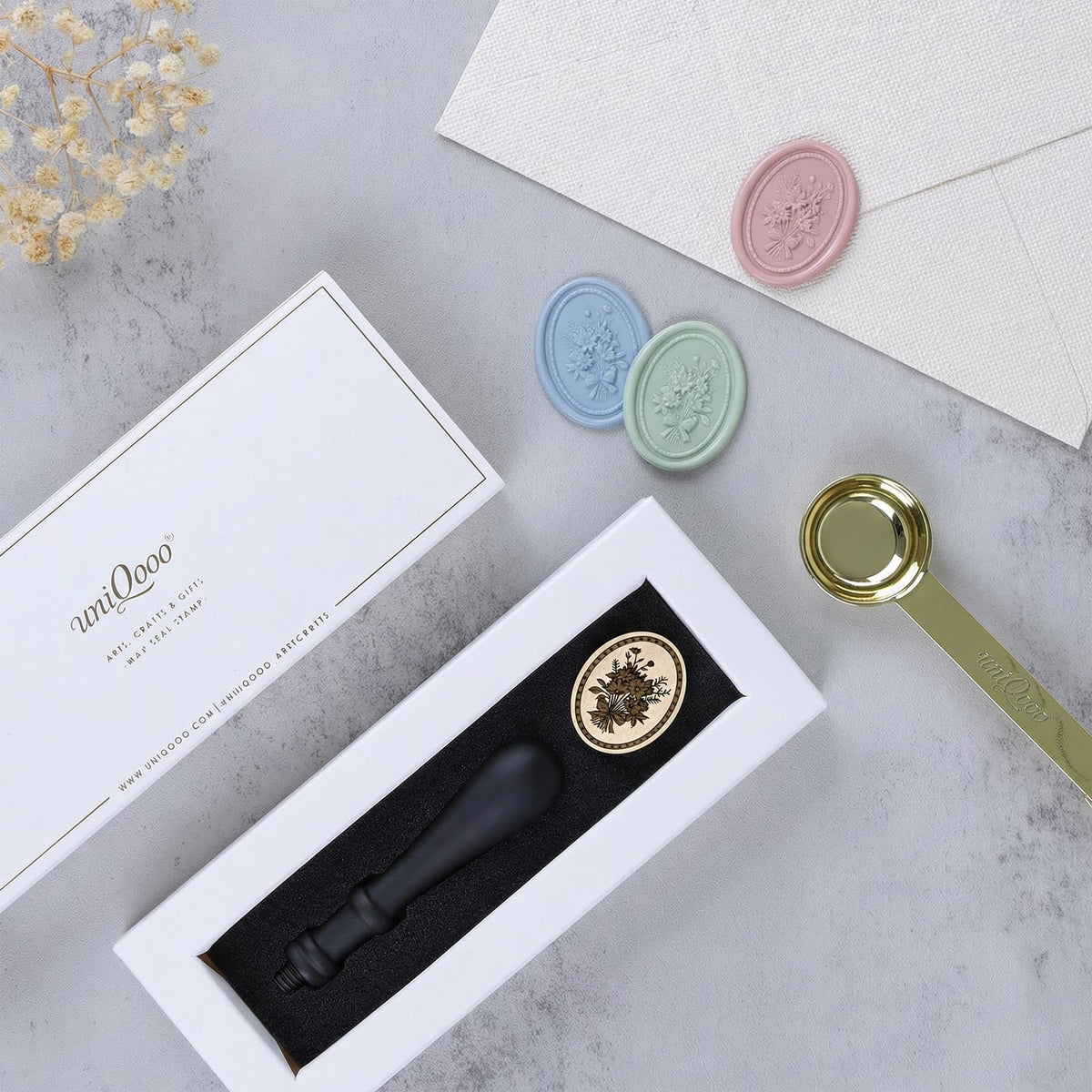 UNIQOOO 3D Relief Wax Seal Stamp, Vintage Frame Bouquet Botanical Brass Head with Wood Handle, Aesthetic Floral Sealer for Wedding Invitations, DIY, Gift Wrapping, Envelopes, Christmas Cards
