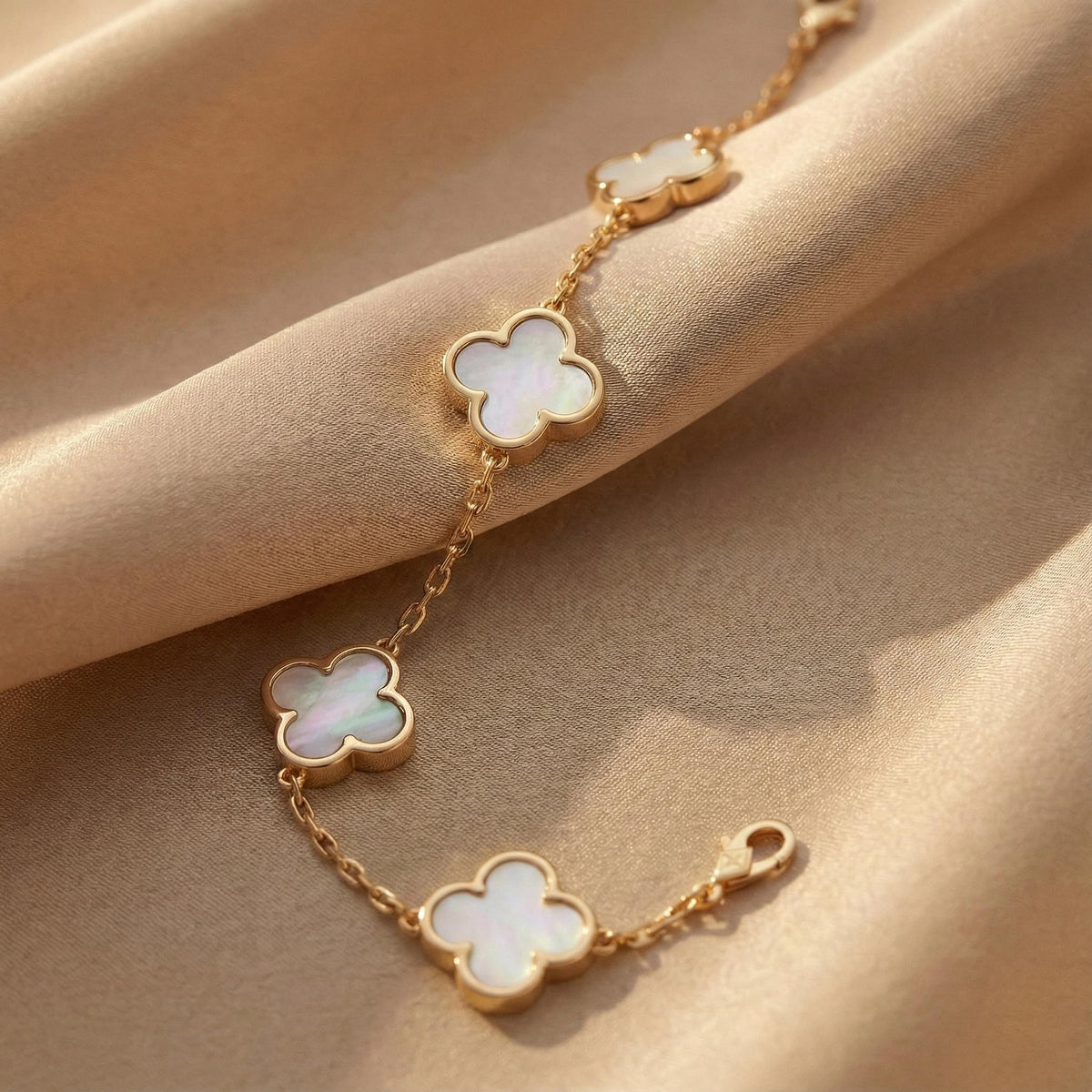 zofanvo Four Leaf Clover Bracelets 18K Gold Plated Lucky Bracelet for Women White Flower Leaf Link Lucky Bracelet Trendy Jewelry Gifts Valentine's Day/Wedding Gifts for Women-Love You Card