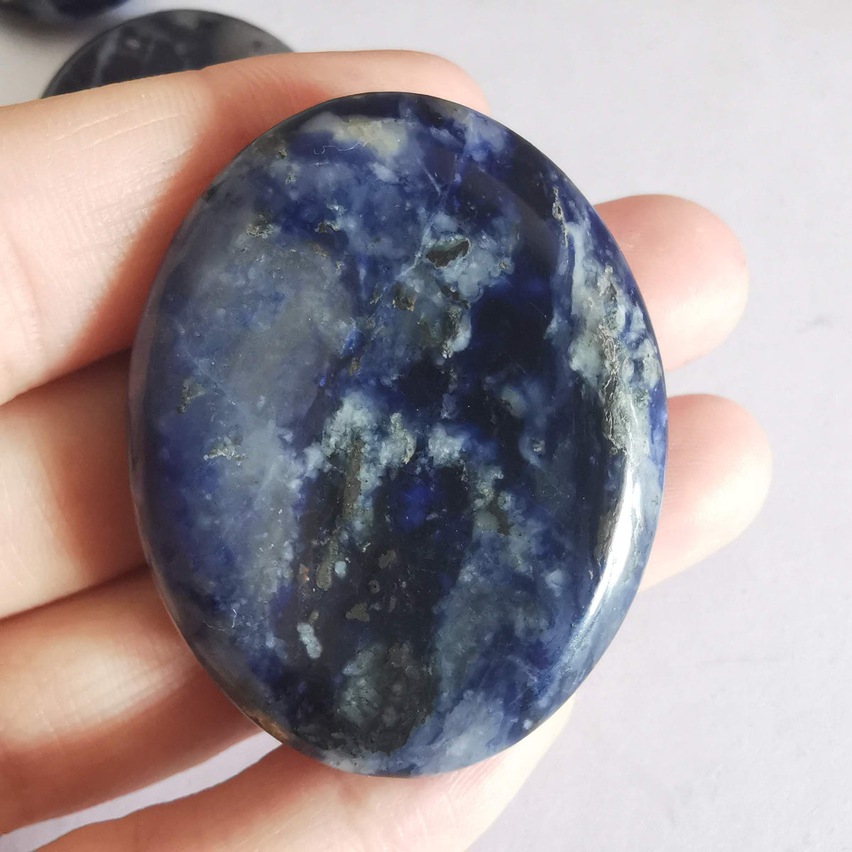 Loveliome Sodalite and Amethyst Thumb Worry Stone, Stress Relax Healing Reiki Crystal Pocket Palm Stones,Pack of 2