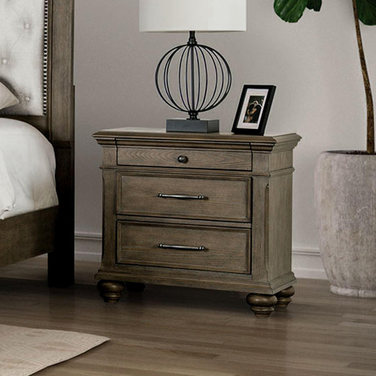 Furniture of America Tavric Solid Wood Brown Nightstand with 3 Drawers and Bun Feet, Large Bedside Table, Wooden Night Stand for Bedroom, Guest Room, Dorm, Aged Oak