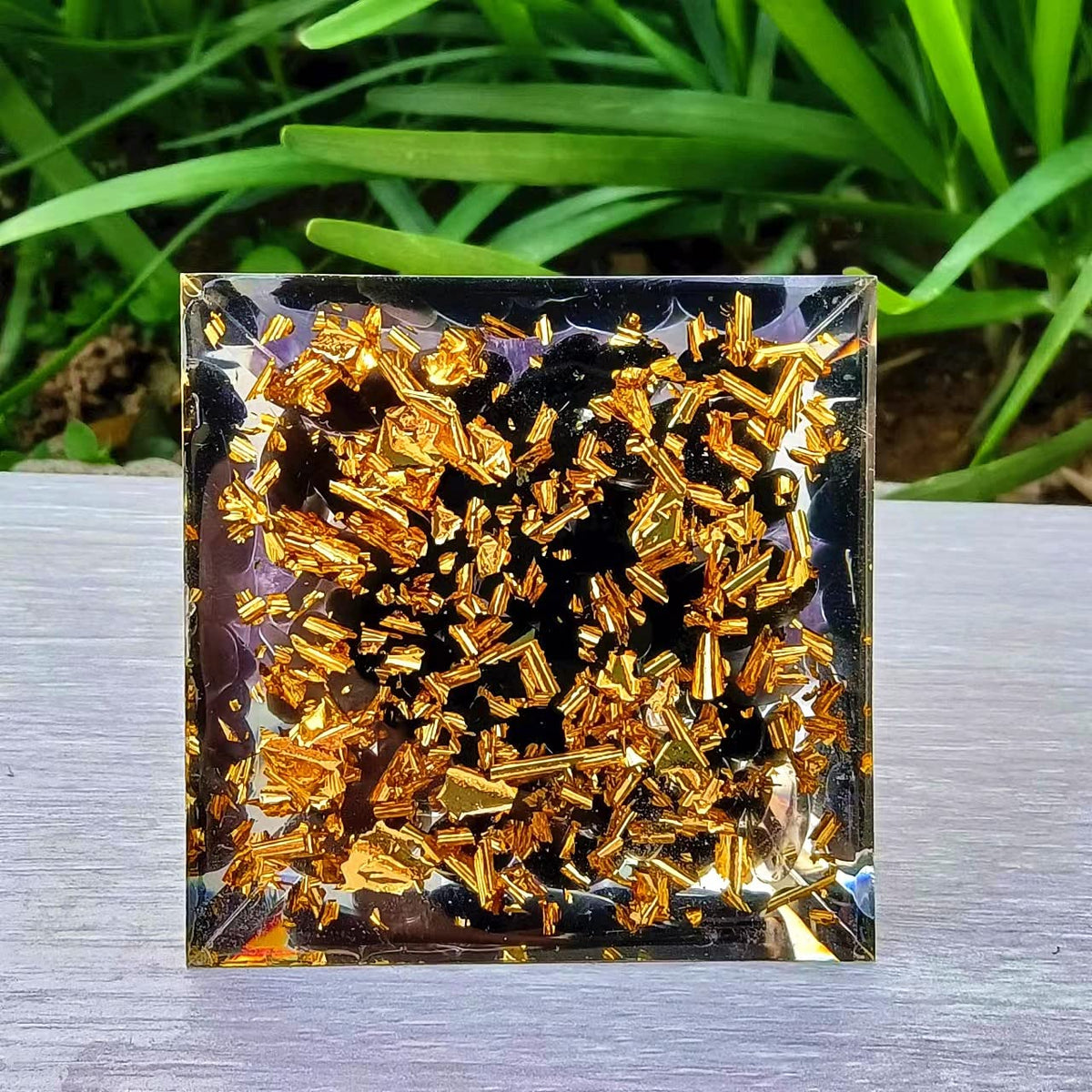 ycyingcheng Moonstone Crystal Orgone Pyramid Ogan Crystal Energy Tower, Nature Reiki Chakra Crushed Stone Jewelry, Crystal Pyramid for Home Decor (Blue Nebula)