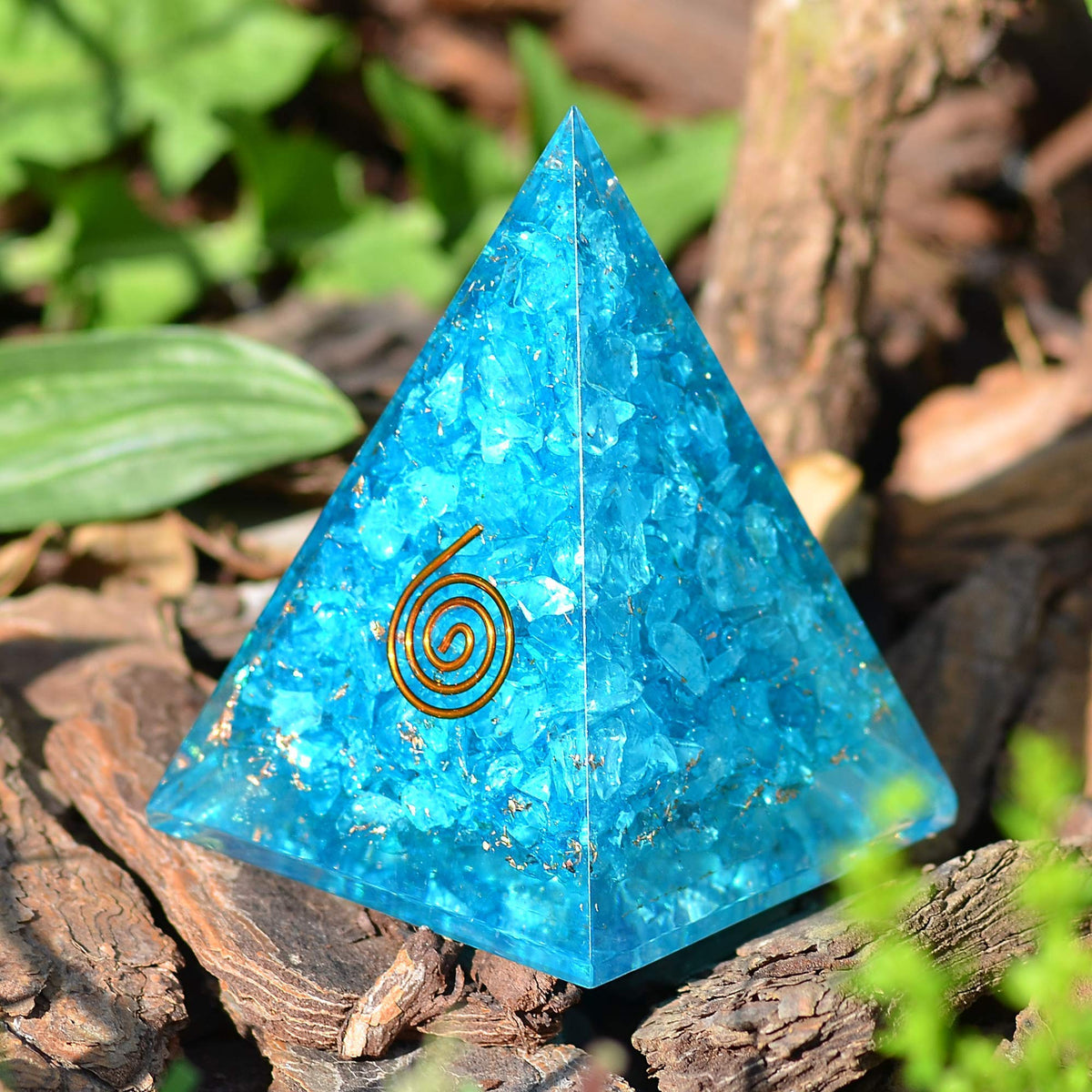 Orgone Pyramid with healing crystal and Stones- Aquamarine Orgone Energy Generator Nubian Pyramid for Spiritual Healing, Meditaion, Reiki Gifts, Office and Home Decor