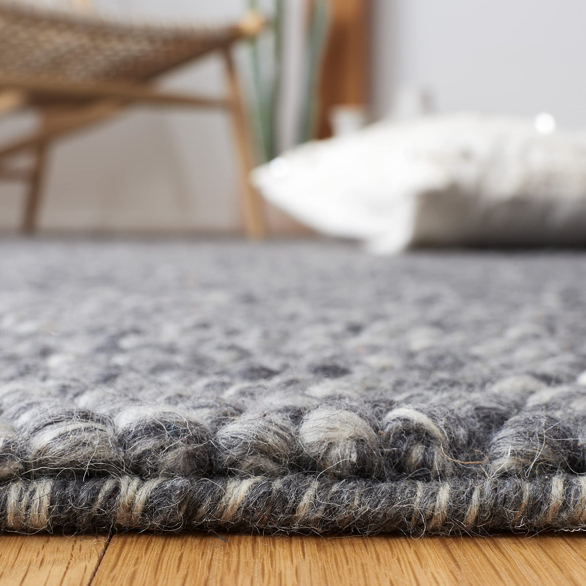 SAFAVIEH Area Rug 6x9 - Natura Collection - Dark Grey, Handmade Wool Blend, Textured Design, Ideal for Living Room, Bedroom, Dining Space (NAT620H)