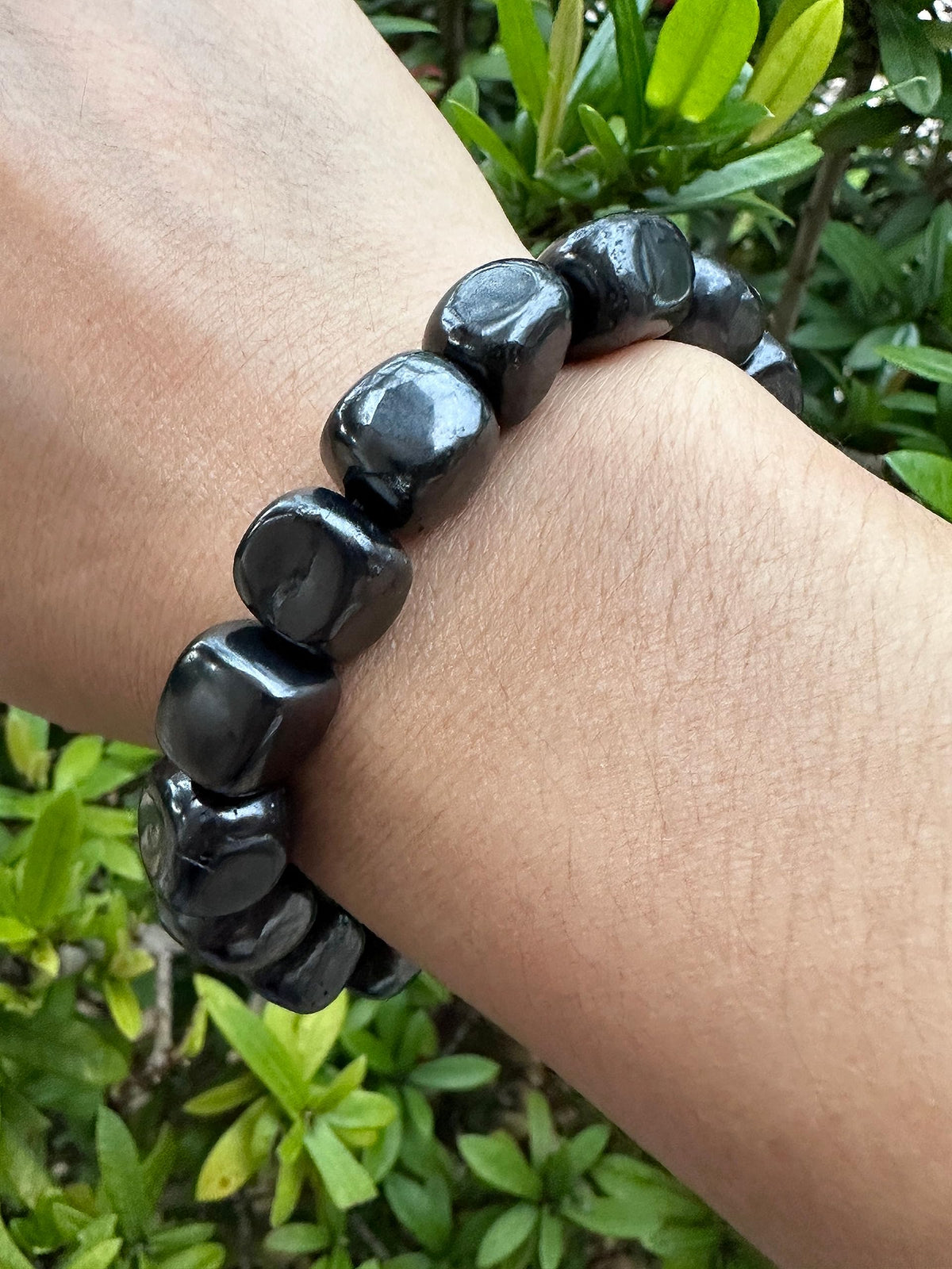 GAF TREASURES Shungite Crystal Nugget Bracelet, Genuine Shungite Tumbled Gemstone Bracelet, Healing Crystal Bracelet, Gift for Men & Women (1)