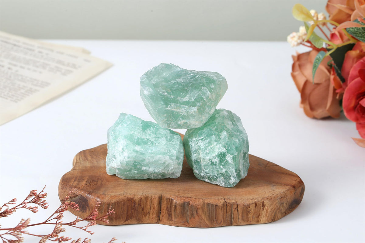 YATOJUZI Green Fluorite 1.8-2.2" Natural Raw Stones and Healing Crystals Large Stone Rough Crystal Rocks for Tumbling Cabbing Polishing Fountain Rocks Decoration 1PCS