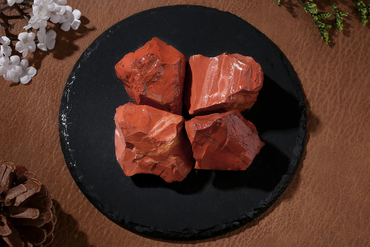 QINJIEJIE Red Jasper 2PCS Raw Crystals 1.8-2.2'' Natural Crystals Healing Stones Bulk Large Stones for Tumbling Fountain Rocks Polishing Handmade DIY Decoration Gifts