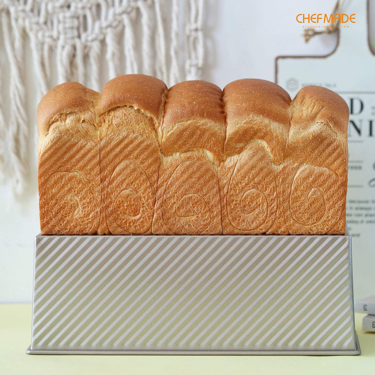 CHEFMADE Commercial Pullman Loaf Pan with Lid, 2.2Lb Dough Capacity Non-Stick Rectangle Corrugated Carbon Steel Bread Toast Mold with Cover for Baking Bread Dishwasher Safe (Champagne Gold)