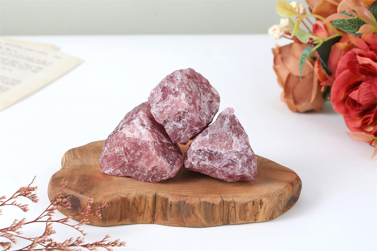 YATOJUZI Strawberry Quartz 1.8-2.2" Natural Raw Stones and Healing Crystals Large Stone Rough Crystal Rocks for Tumbling Cabbing Polishing Fountain Rocks Decoration 1PCS