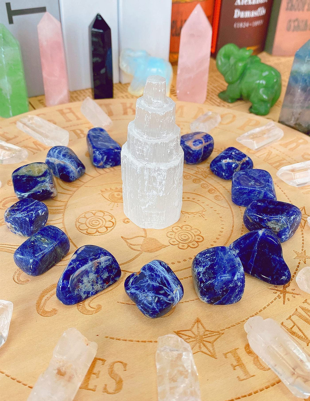 QINJIEJIE Bleu Sodalite Crystals Brazilian Polished Stone 0.6-1" Natural Irregular Stone Tumbled Reiki Healing Crystal for Succulents Plants Vase Filler Decoration Bulk 0.45 LBS