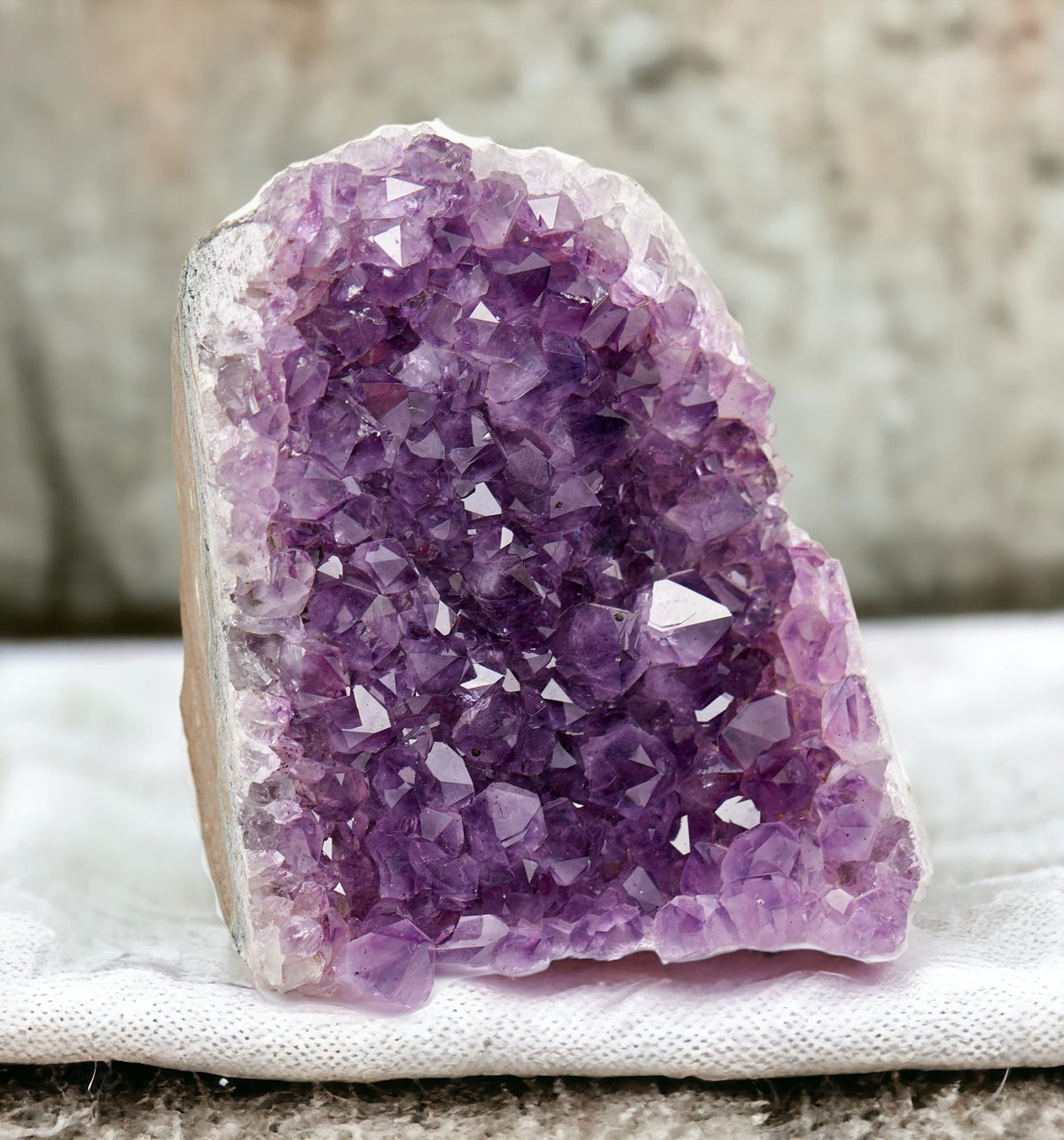 SAMSARI 1.5 to 2 Lb Amethyst Crystal Geode From Uruguay – 4" to 6" Height, Natural Large Amethyst Cluster Rock – Crystals and Healing Stones by Samsari
