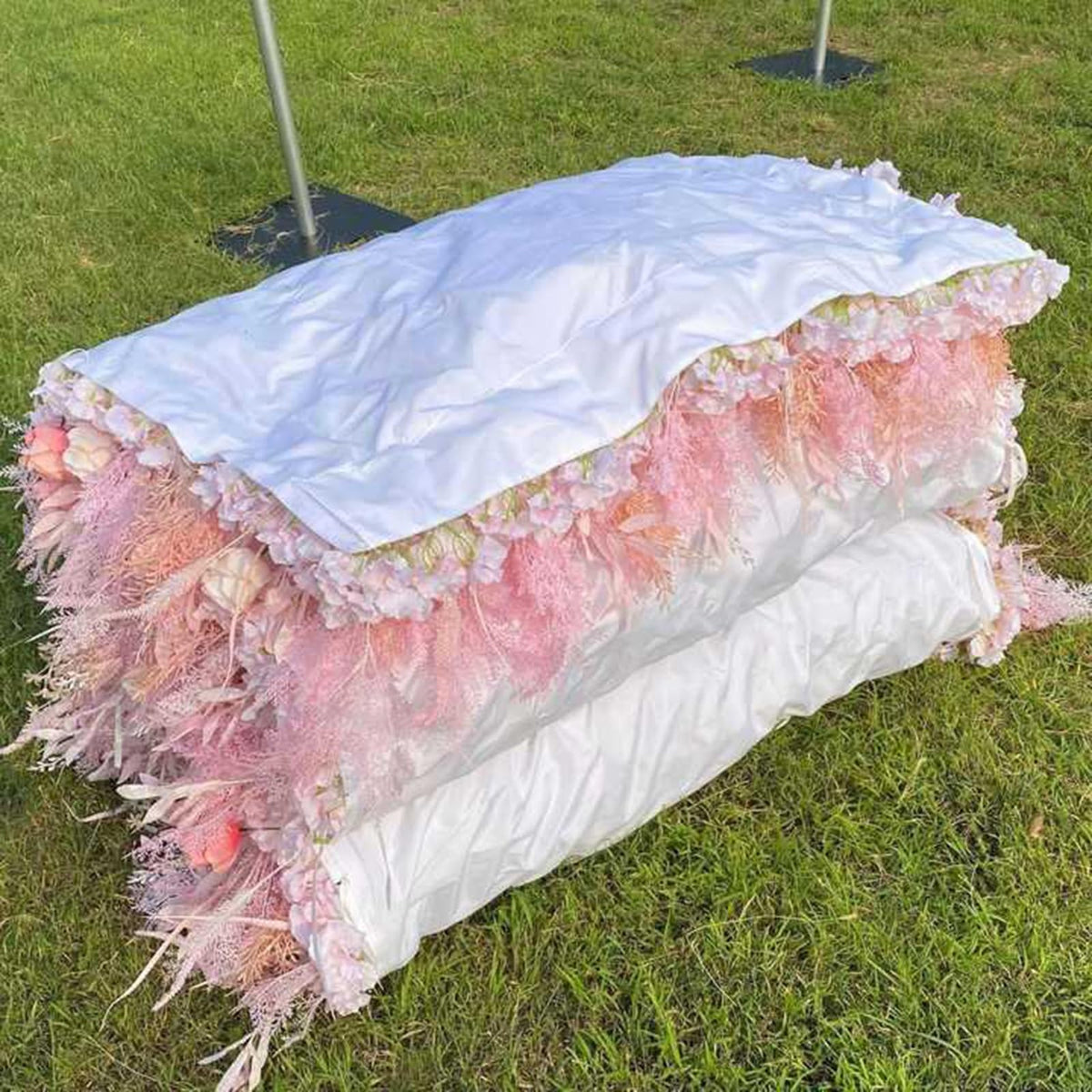 UYCVT Handmade Romantic White Rose Flower Wall Large Artificial Flower Wall Backdrop Panels, Wedding Backdrop 3D Floral Wall Fabric Flower Wall for Party Baby Shower Bridal Wed-1m*1m/3.28 * 3.28FT