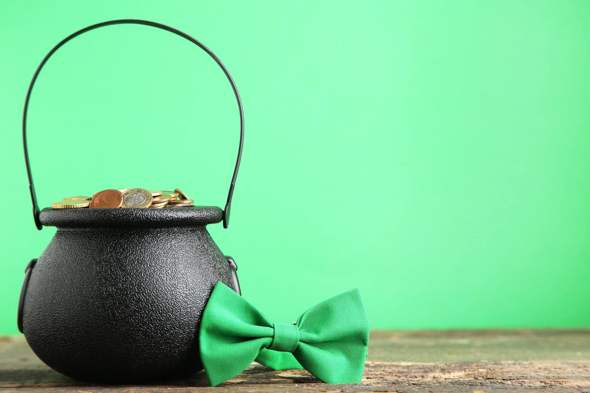 GIFTEXPRESS Mini Cauldron Kettles Novelty Candy Kettles for St Patrick Decoration, Pot of Gold Cauldron, Halloween Black Cauldrons Candy Holder, Witches Cauldron, Cauldron Pot Party Favors (12 Pack)