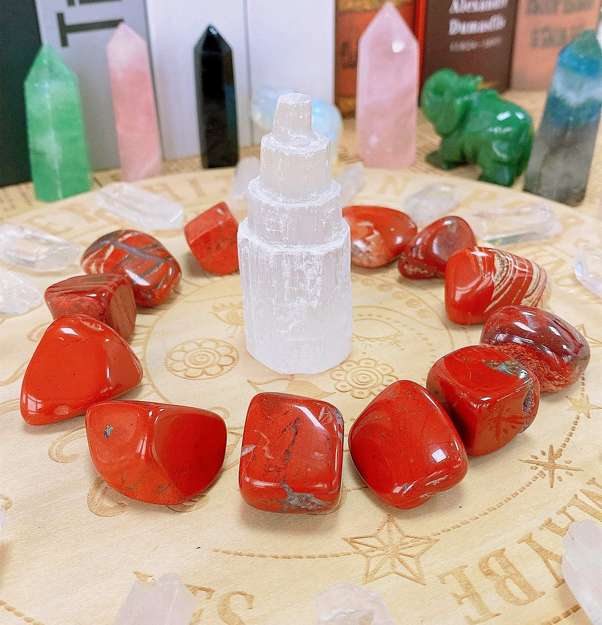 QINJIEJIE 0.9 LBS Red Jasper Polished Stones Tumbled Crystals Bulk Gemstones 0.6-1" Irregular Quartz Stone Rocks Natural Reiki Healing Crystal for Plants Vase Filler Home Decor Meditation Gifts