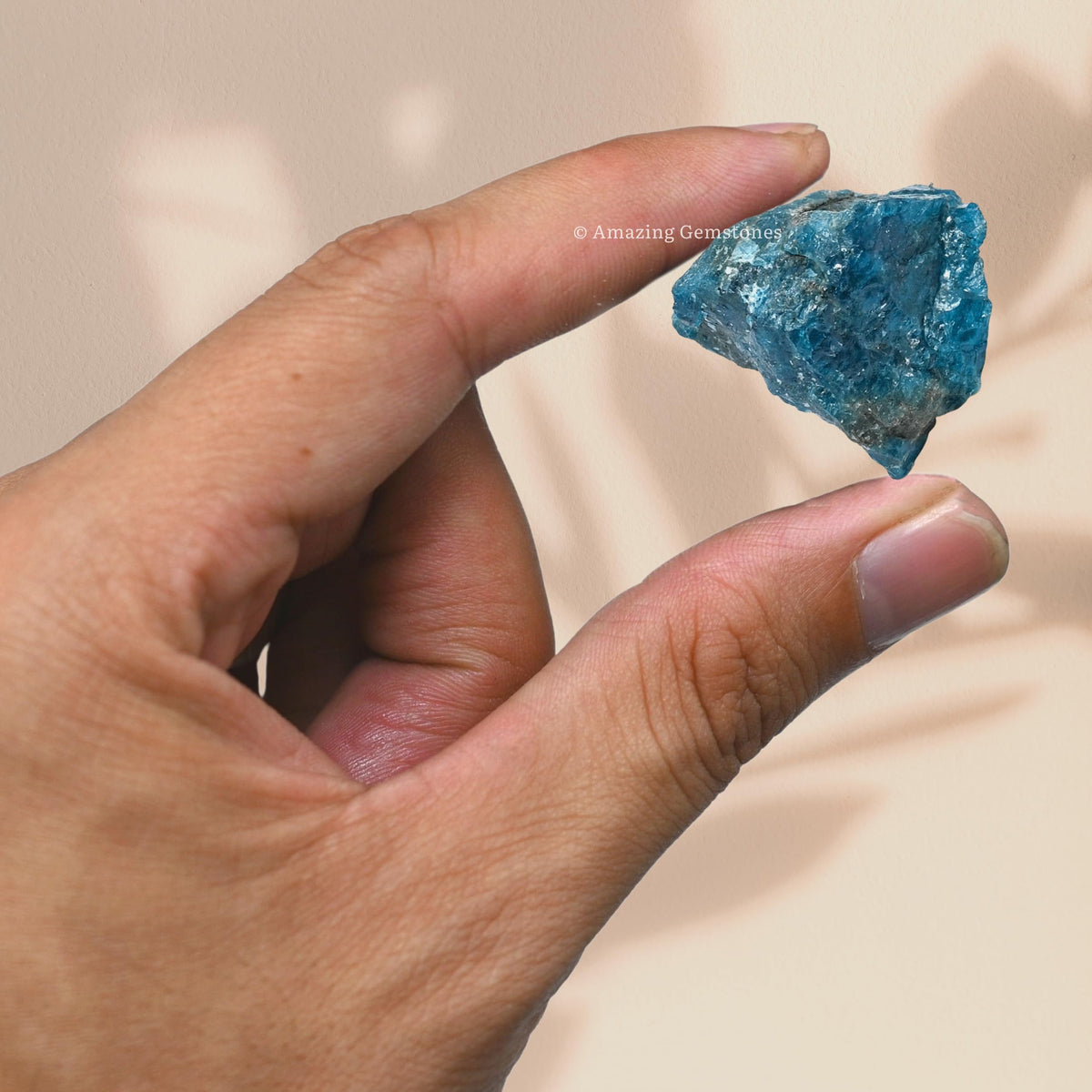 Amazing Gemstone Apatite Raw Crystals and Healing Stones, Natural Rocks for Tumbling and DIY Raw Stones and Crystals (1 Piece)