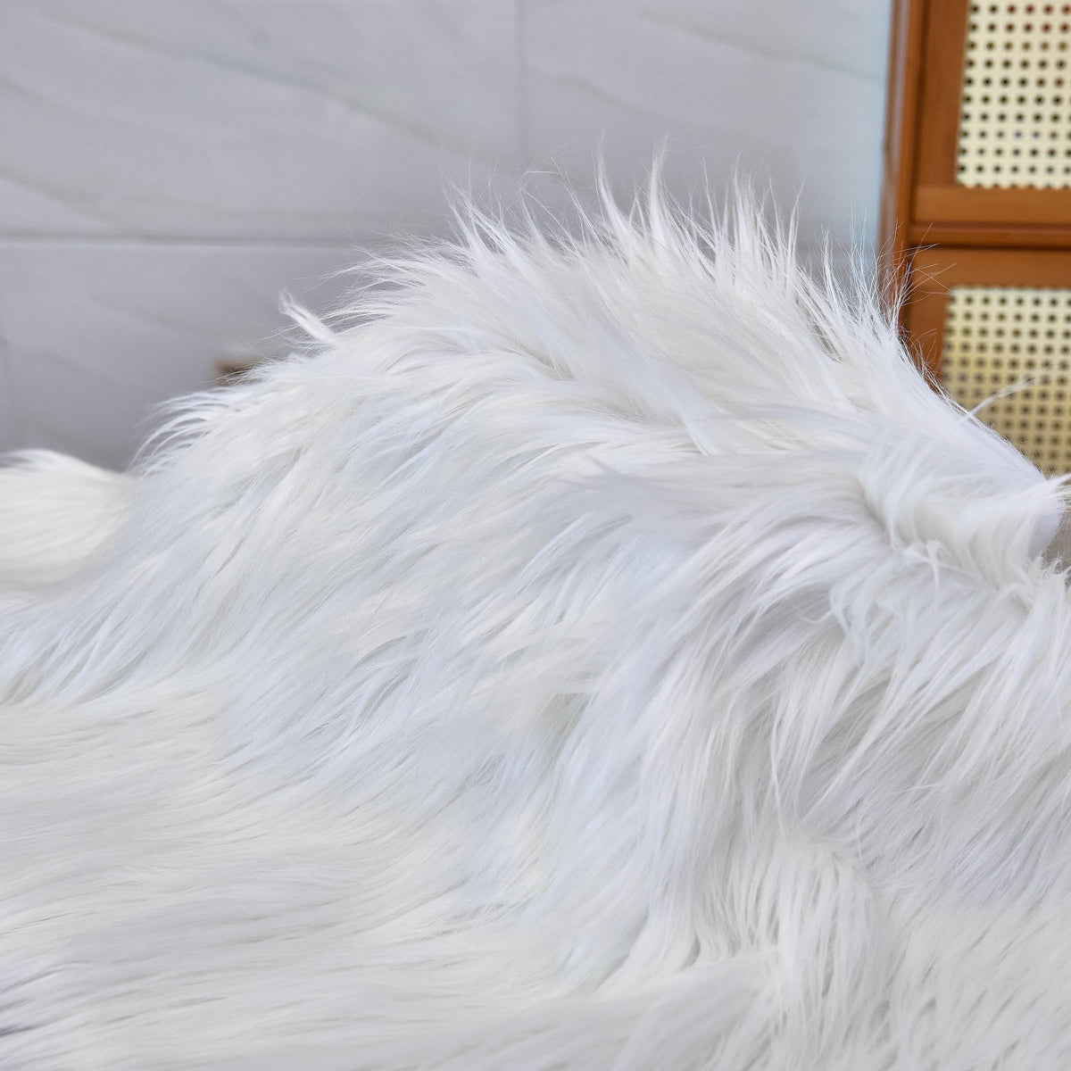 Half Yard 60" x 18" Fluffy Plush White Faux Fur Fabric Long Pile Soft Fake Fur Rug Material for Craft Sewing Gnome Beard Christmas Costumes and Home Decor