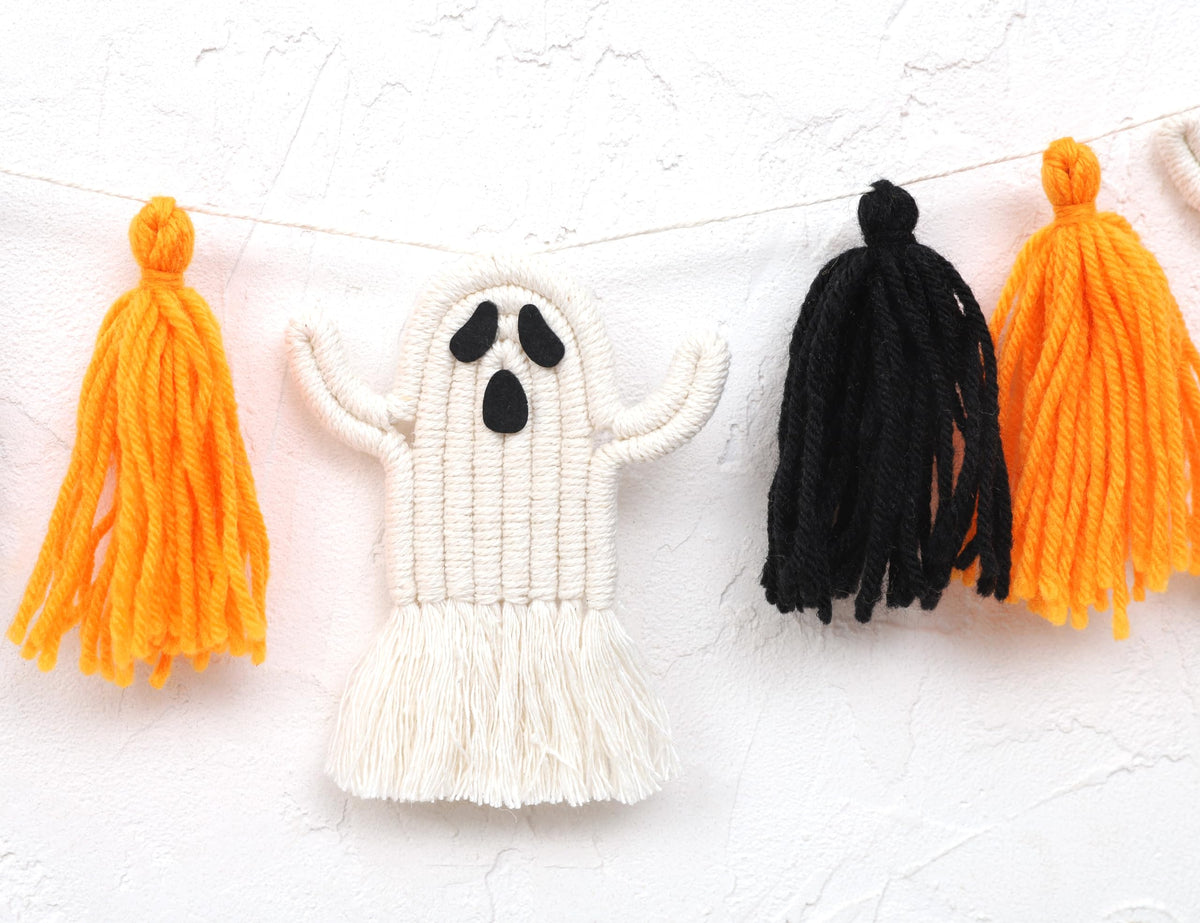 Halloween Ghosts Garland - Macrame Halloween Decor, Halloween Party Decor, Halloween Ghosts Hanging Decorations, Halloween Ghosts Tassel Banner Decor