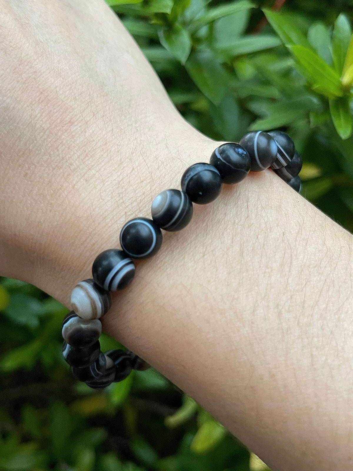 GAF TREASURES Banded Agate Matt Crystal Bead Bracelet 8mm, Genuine Banded Agate Matt Stretch Gemstone Bracelet, Healing Crystal Bracelet, Gift for Men & Women (1)