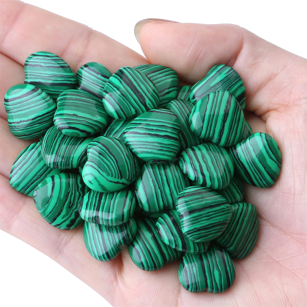 YATOJUZI 20PCS Malachite Heart Healing Crystals Malachite Crystal Set Green Love Stones Polished Stone Bulk Wholesale Mini Pocket Gemstones Reiki Energy Gifts for Women