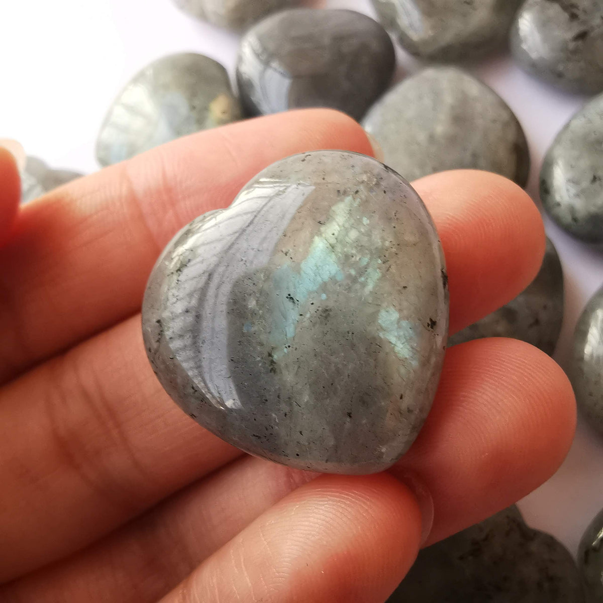 Loveliome 4 Pcs Natural Labradorite Love Heart Palm Stone Reiki Balancing Worry Stone(1 Inch)