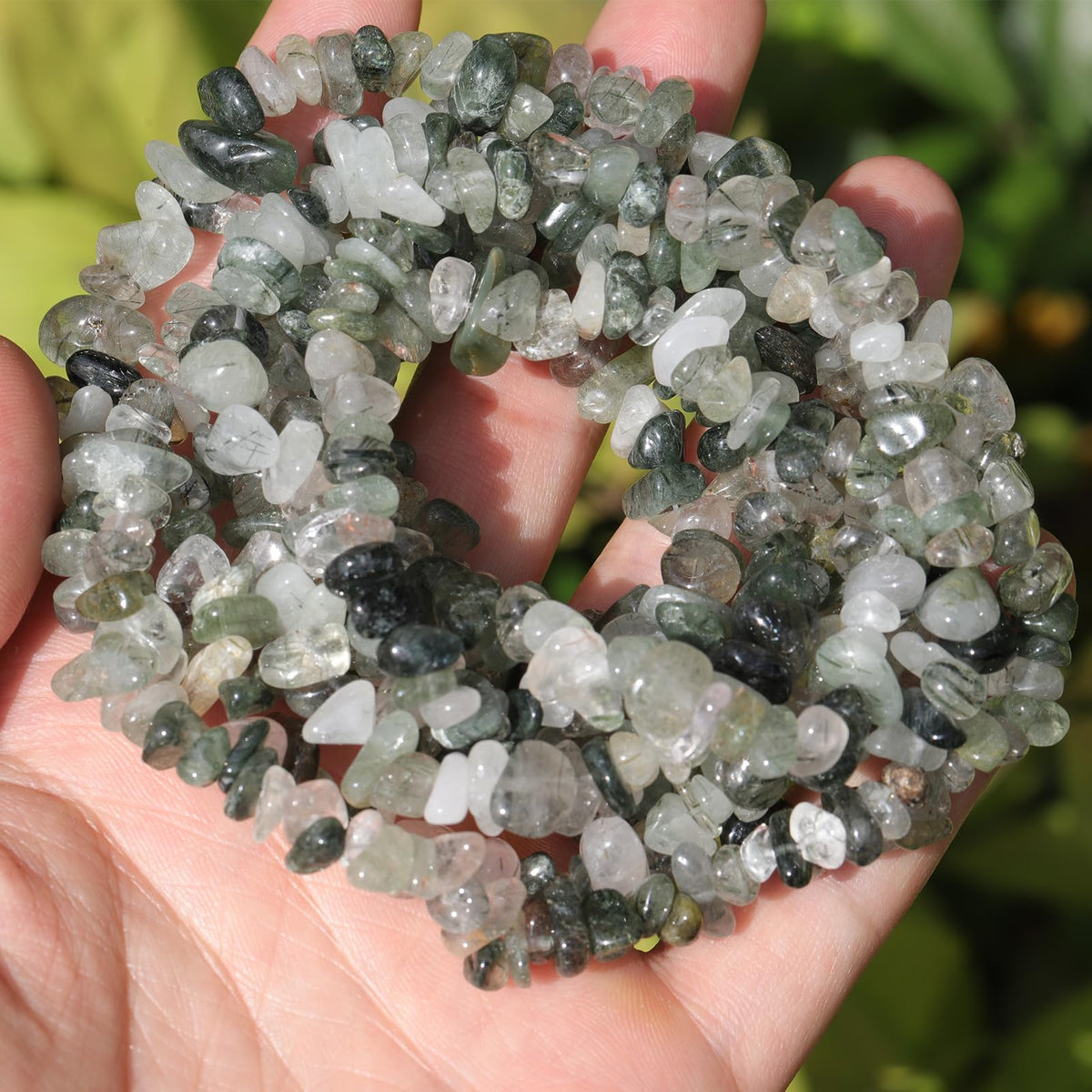 200pcs Natural Irregular Chip Stone Beads 5-8mm Pre-Drilled 30-inch Strand Semi-Precious Healing Crystal Beads for DIY Jewelry Making Bracelet Chakra Crafts Green Rutilated Quartz