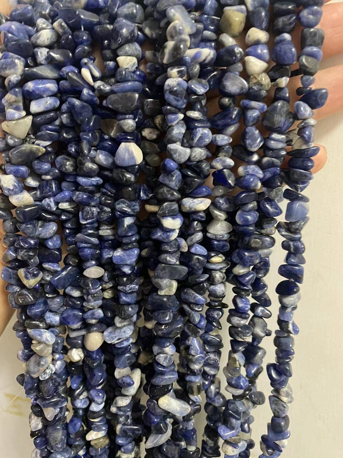 jodaying 7-8mm Natural Blue Sodalite Gemstone Chips Healing Gravel Bracelets Necklace Kit Irregular Tumble Stone Beads DIY Crafts Design Jewelry Making 32"