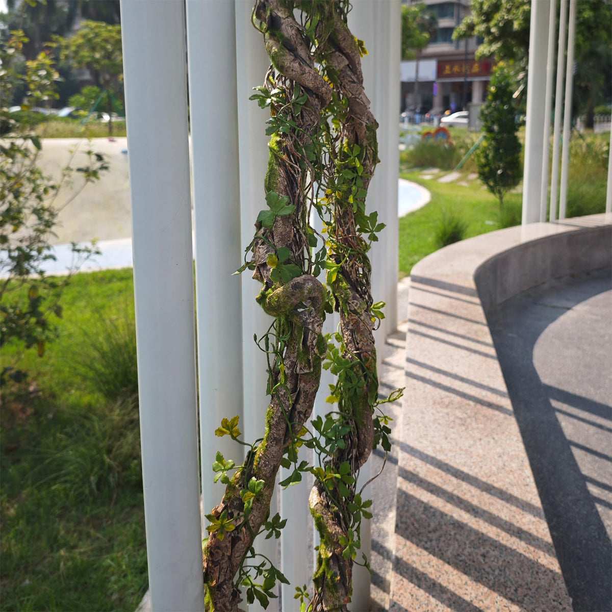 68.9inch Bendable Creepy Artificial Greenery Garland Faux Tree Trunk Branches Twigs Twisted Grape Vines Clover Leaves for Fireplace Mantel Halloween Wall Hanging Outdoor Baby Shower Party Swing Decor