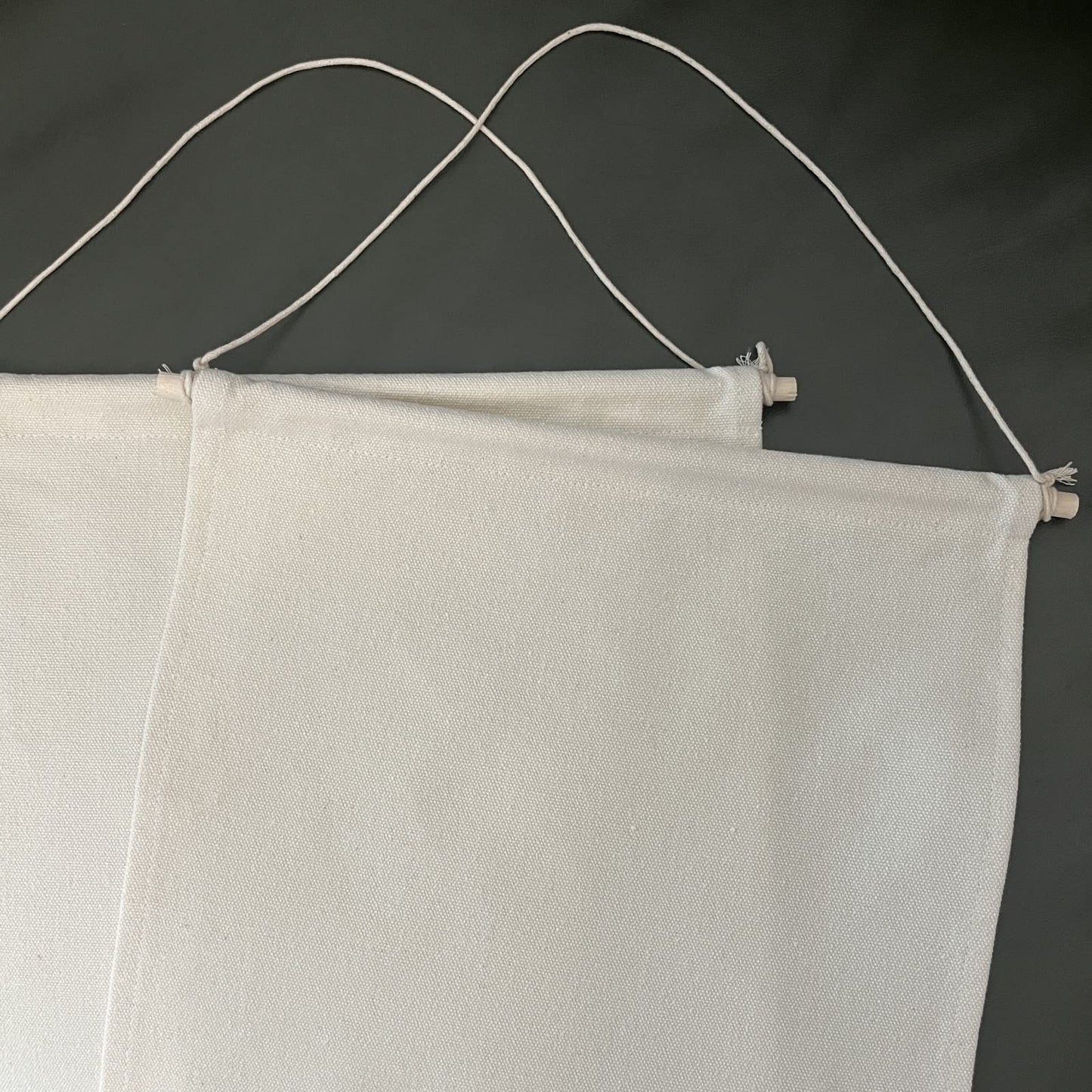 Hixixi 2pcs DIY Blank Canvas Flags Banners Stand Enamel Pin Brooch Collection Lapel Badge Storage Display Decorative Wall Hanging Banner Holder with Rod