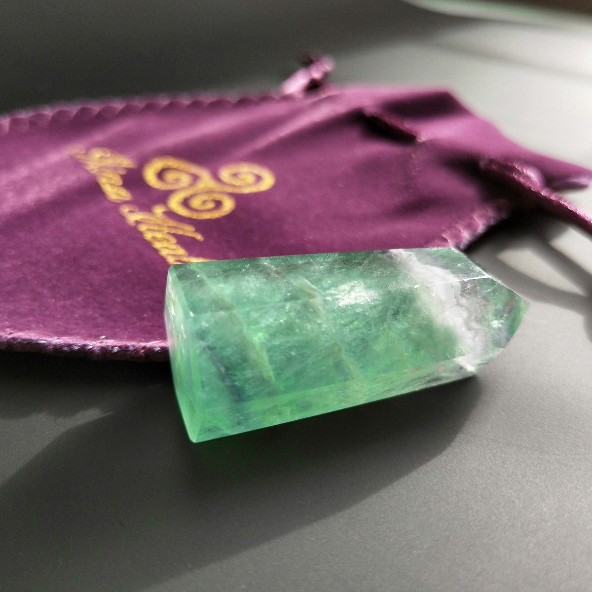 Green Fluorite Healing Crystal Wand, Pointed & Faceted for Reiki Chakra Meditation Therapy Decor, 1-pcs S size, Fluorite crystal