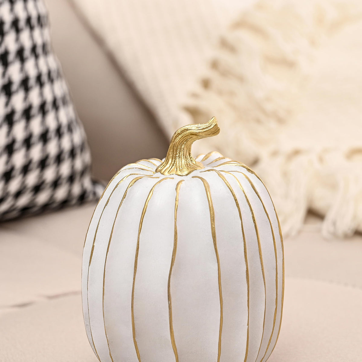 FESTGLOX Fall Pumpkin Decor, 2 PCS Resin Thanksgiving Fake Pumpkin Figurines, White and Gold Pumpkins for Decorating, Fall Decorations for Home, Farmhouse, Harvest Table Centerpiece