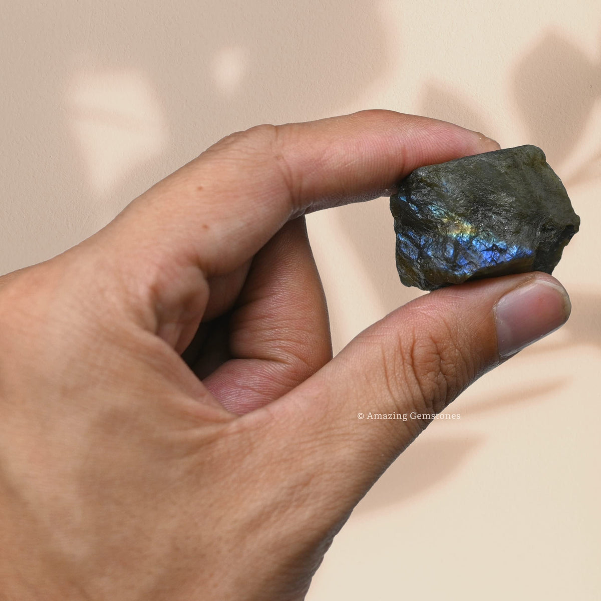 Amazing Gemstone Labradorite Raw Crystals and Healing Stones, Natural Rocks for Tumbling and DIY Raw Stones and Crystals (1 Piece)