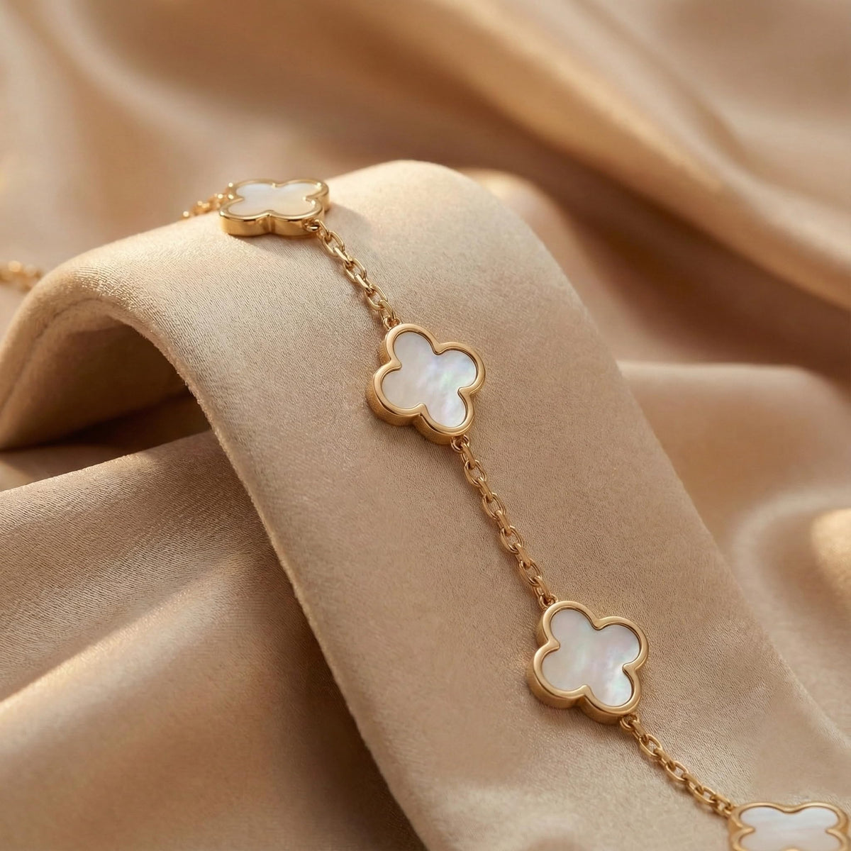 zofanvo Four Leaf Clover Bracelets 18K Gold Plated Lucky Bracelet for Women White Flower Leaf Link Lucky Bracelet Trendy Jewelry Gifts Valentine's Day/Wedding Gifts for Women-Love You Card