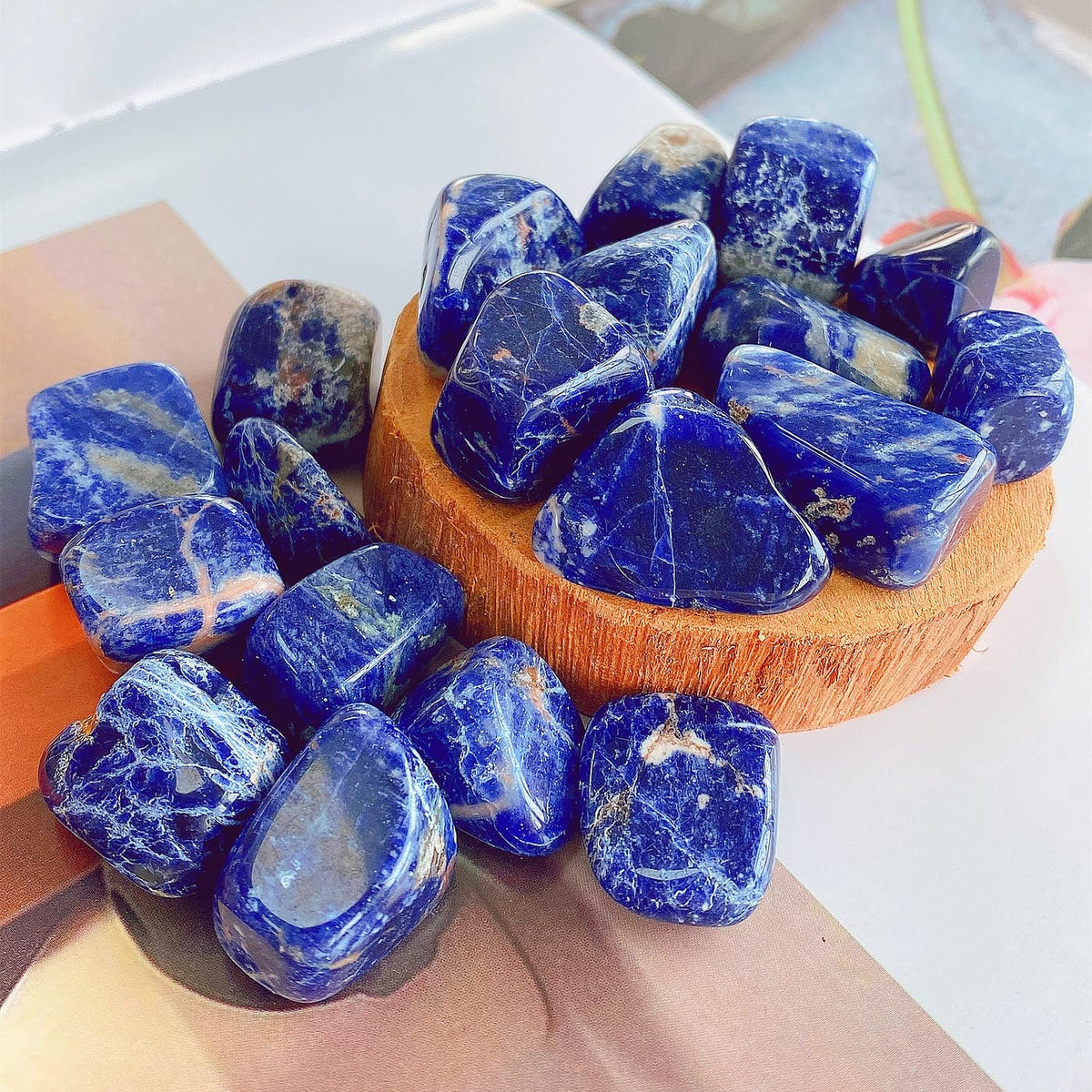 QINJIEJIE Bleu Sodalite Crystals Brazilian Polished Stone 0.6-1" Natural Irregular Stone Tumbled Reiki Healing Crystal for Succulents Plants Vase Filler Decoration Bulk 0.45 LBS