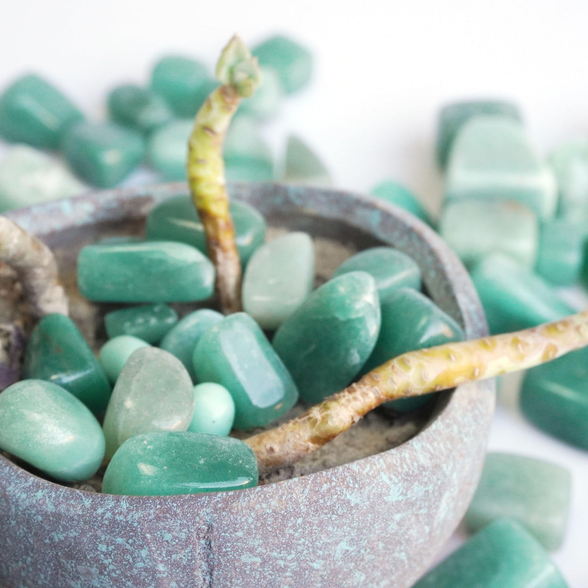 XMHOME 3 Pounds Green Aventurine Tumbled Stones - Polished Green Crystals for Vase Filler, Luck, and Decoration