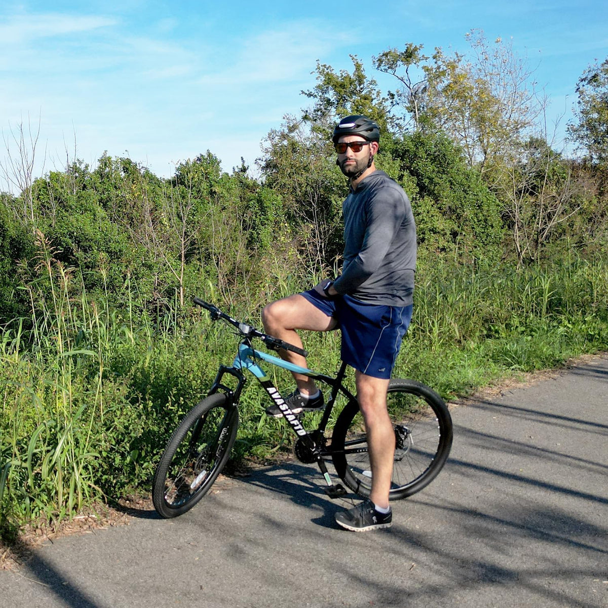 AVASTA 27.5-inch Mountain Bike for Man Male and Woman Female Adult with Lightweight Aluminum Alloy Frame and Dual Disc Brakes,Front Suspension,21-Speed Gear Shifters,Hidden Brake Cables,Blue