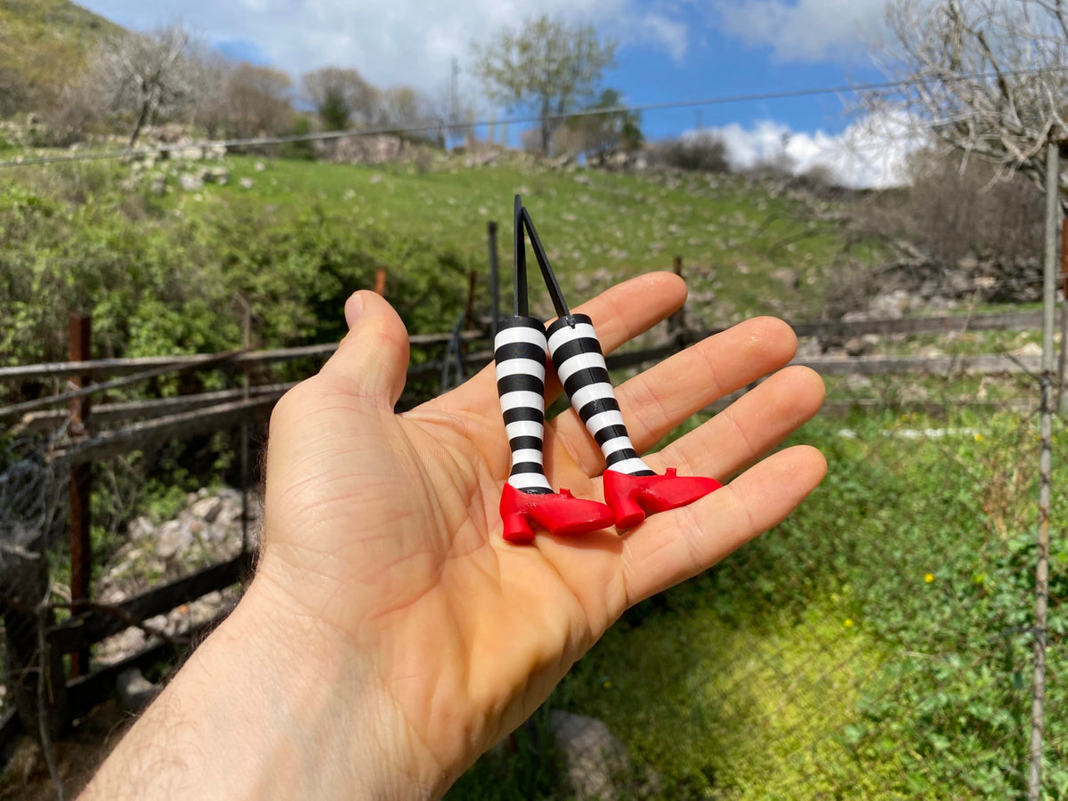 Wicked Witch Legs Mini Plant Pot Decor – Fun Halloween Planter, Spooky Home Decor, Unique Planter for Indoor & Outdoor Plants