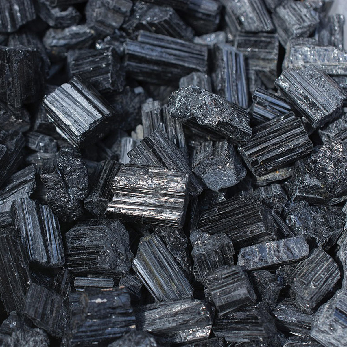 Black Tourmaline Raw Healing Crystals, 1.8"-2.2" Large Size Raw Stones, Natural Black Tourmaline Crystal with Velvet Pouch for Home Decor, Tray, Collection