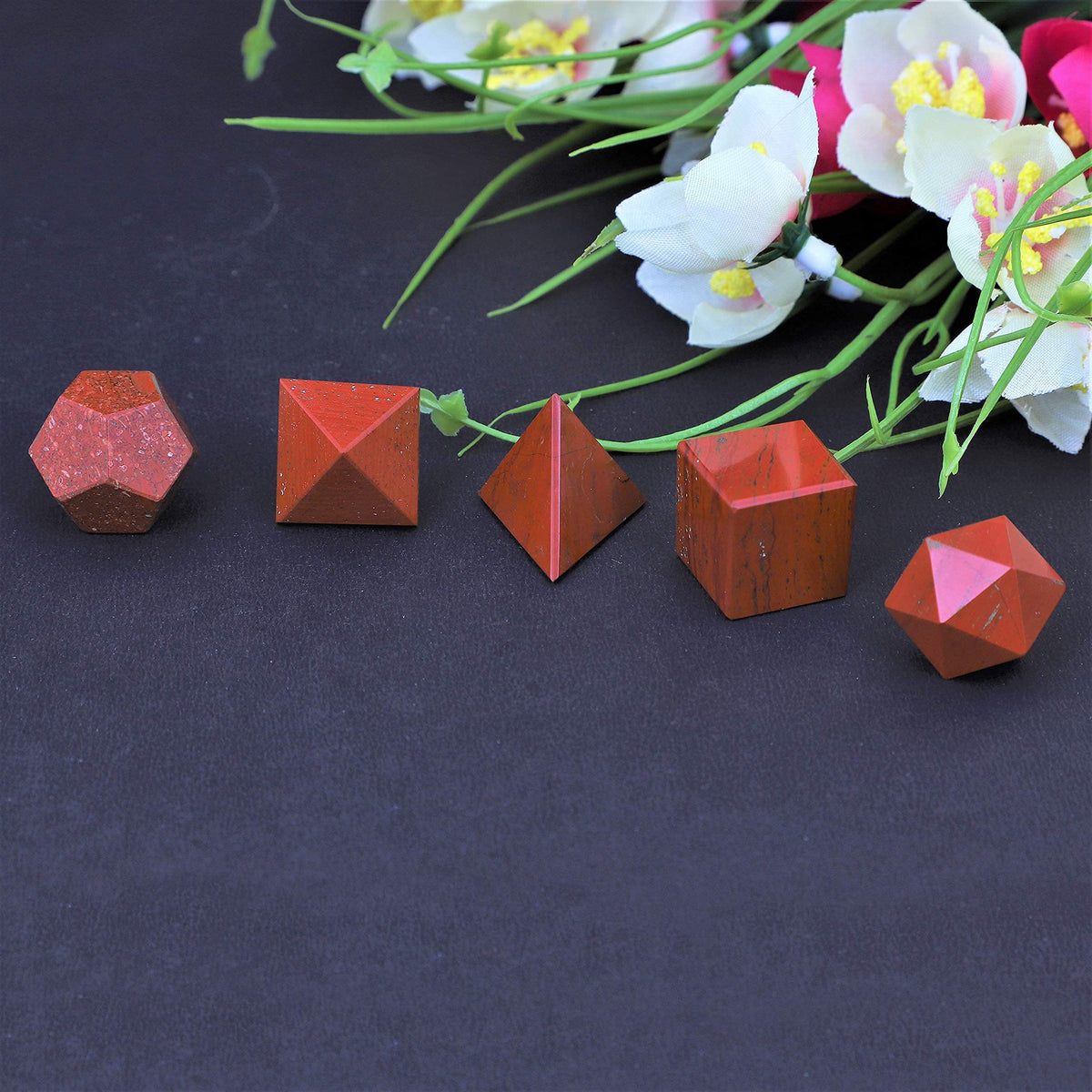 Crocon Red Jasper 5Pcs Platonic Solids Crystal Geometry Set, Platonic Solids Sacred Geometric Stones for Meditation Reiki Balancing Healing Chakra Stone Cleansing Spiritual Good Luck (1520 mm)