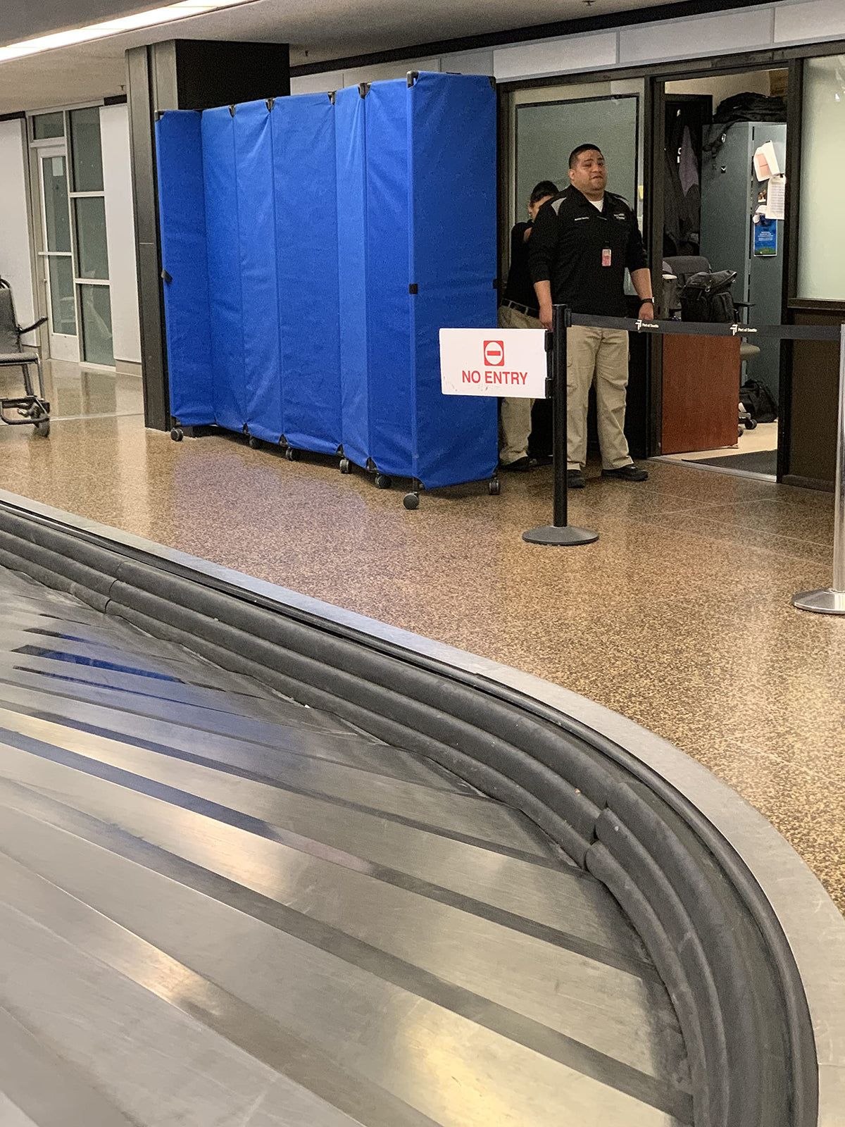 Versare MP10H Portable Folding Wall Partition | Economical 5 Panel Design | Portable Room Divider On Wheels | Adjustable, Freestanding Setup | Multiple Widths